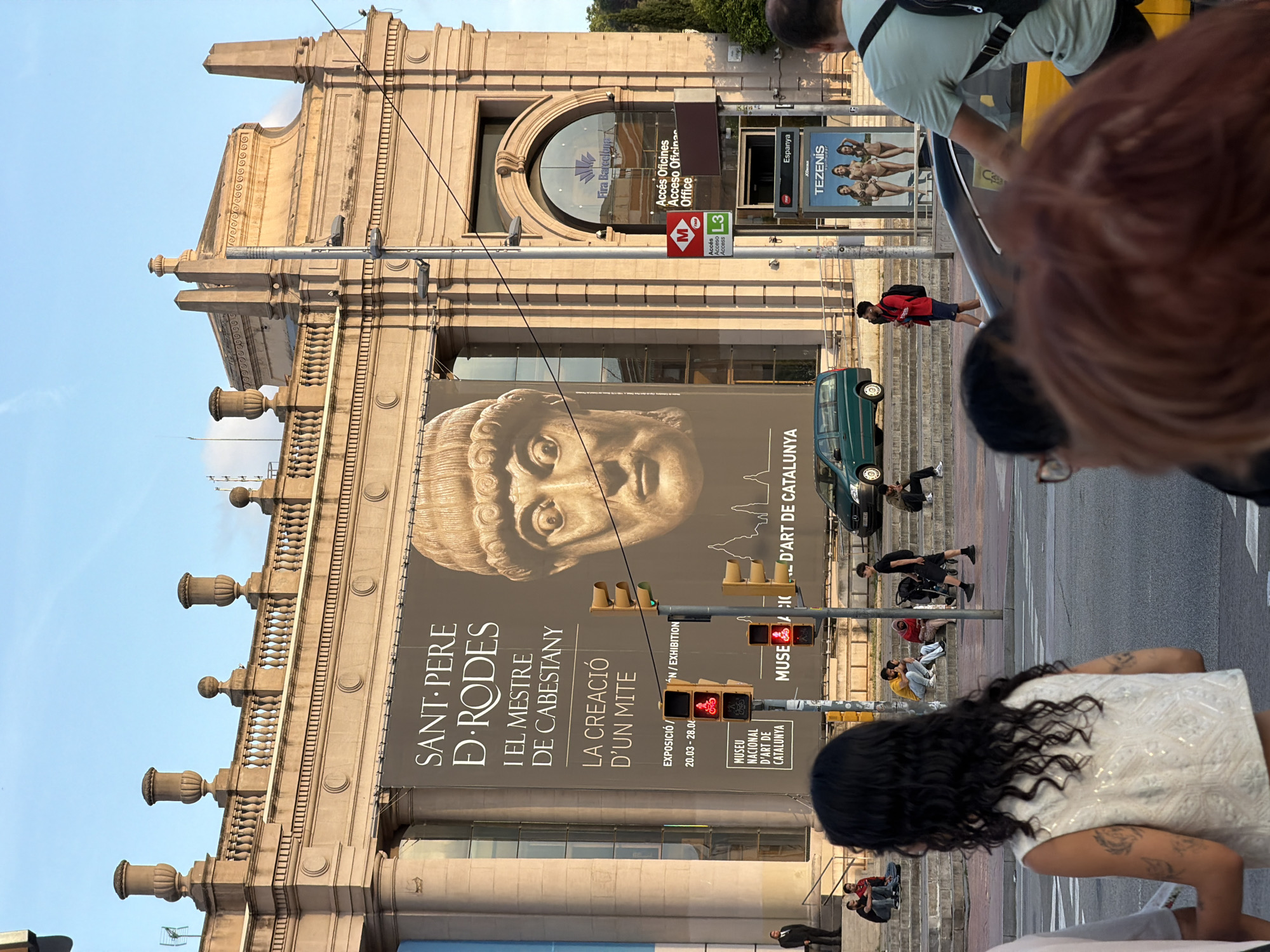 Barcelona tourists visit museums, monuments during evening hours