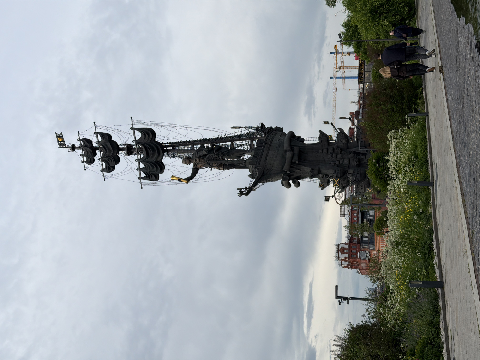 Cloudy afternoon at Moscow's Peter the Great monument draws observers
