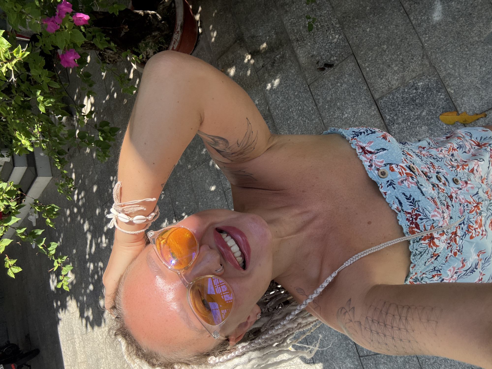 Nha Trang afternoon with a photogenic Pomeranian and selfies