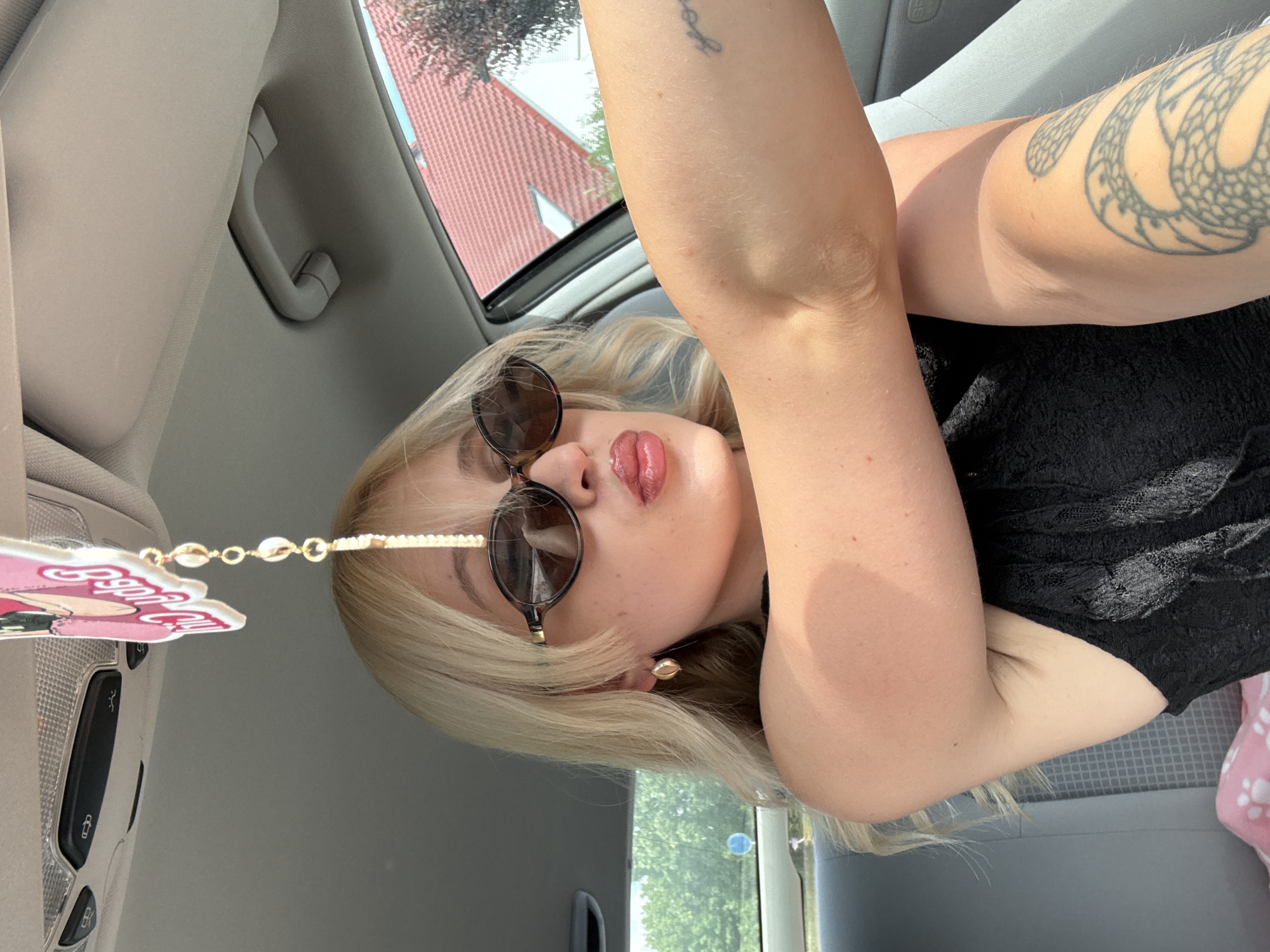 Sunny day out: car selfies and balcony views from a residential spot