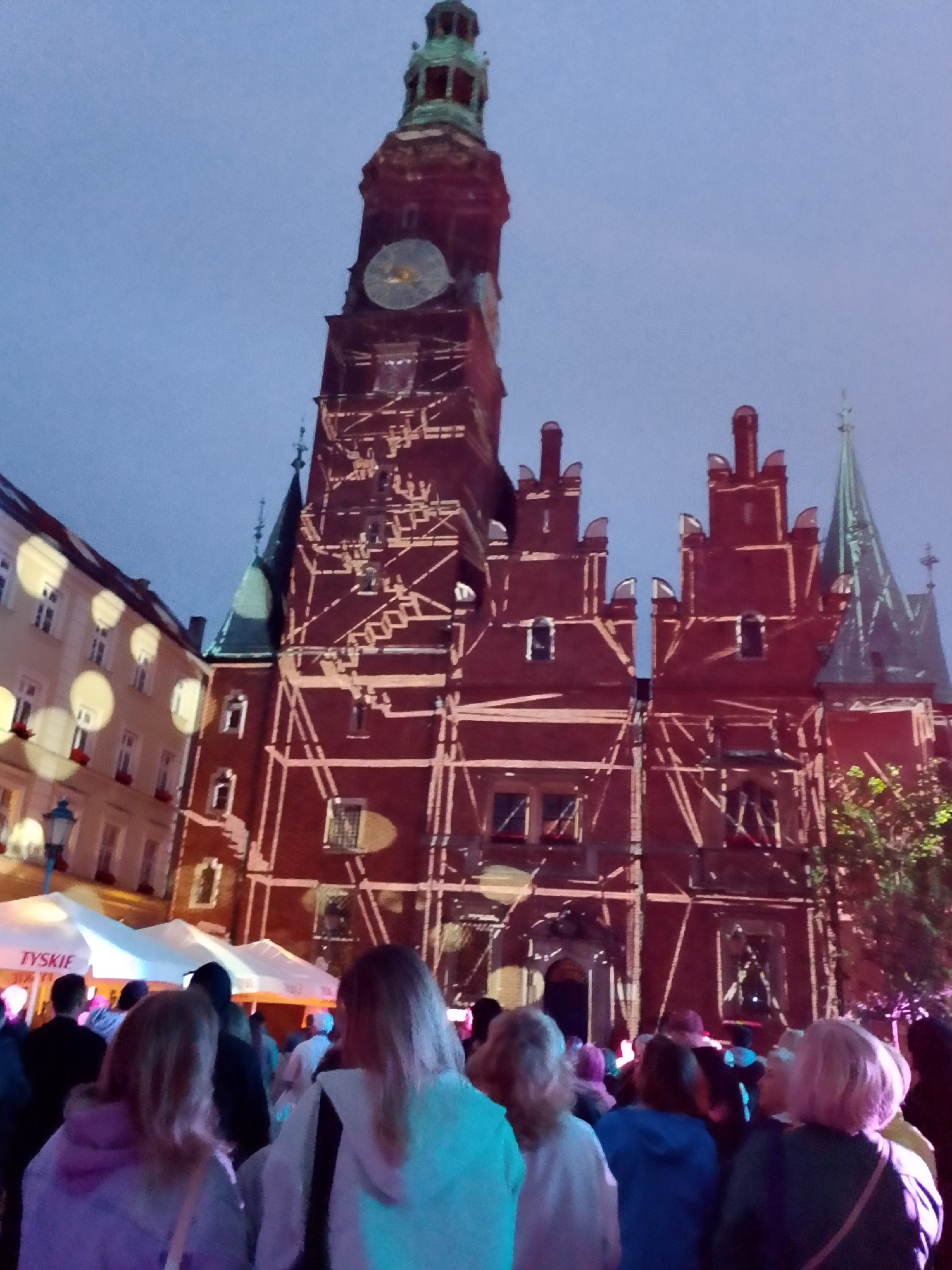 Light show draws crowds to Wrocław Town Hall square