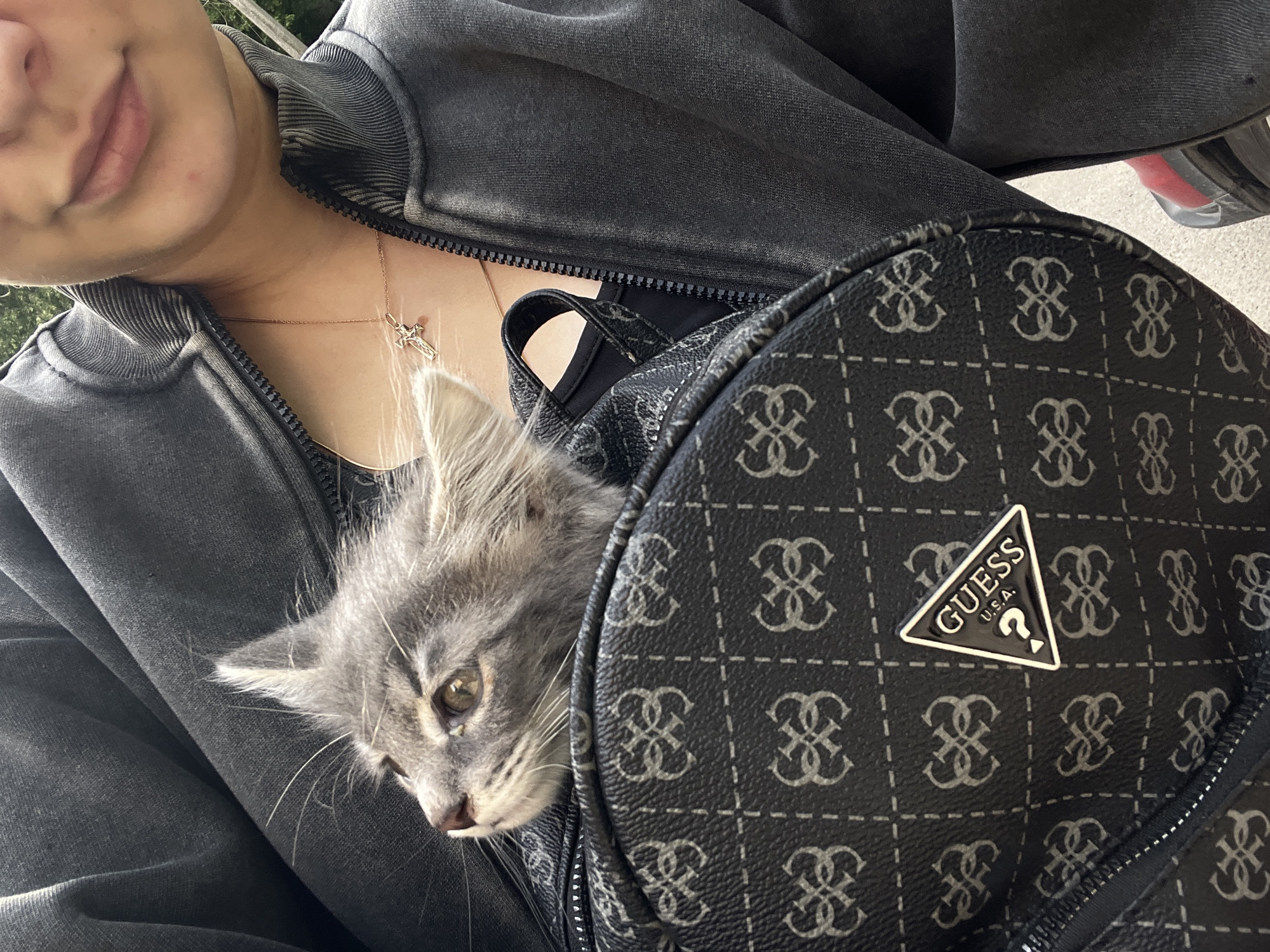 Casual afternoon selfies and scenes from Pushkino, cat included
