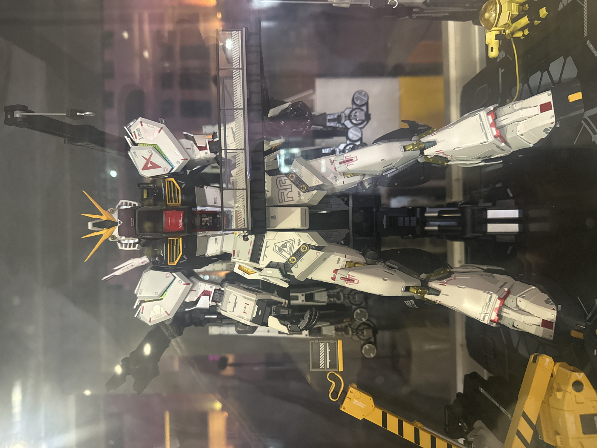 Retail displays spotted in Yuexiu: Gundam model, bakery cookies
