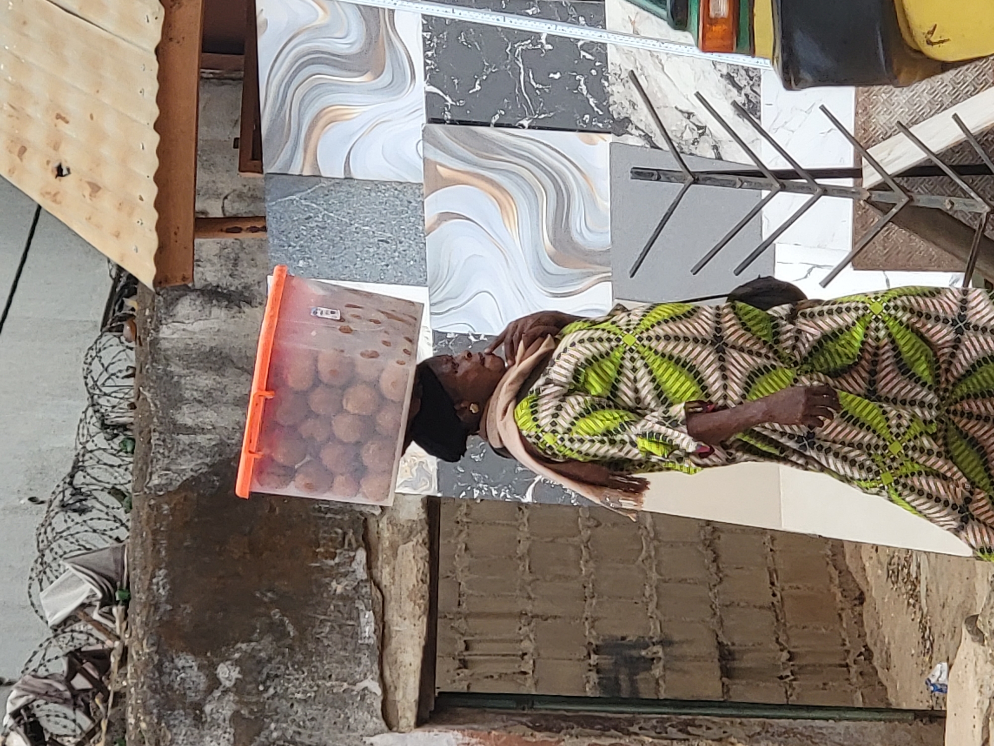 Two women spotted on Maiburiji street carrying items