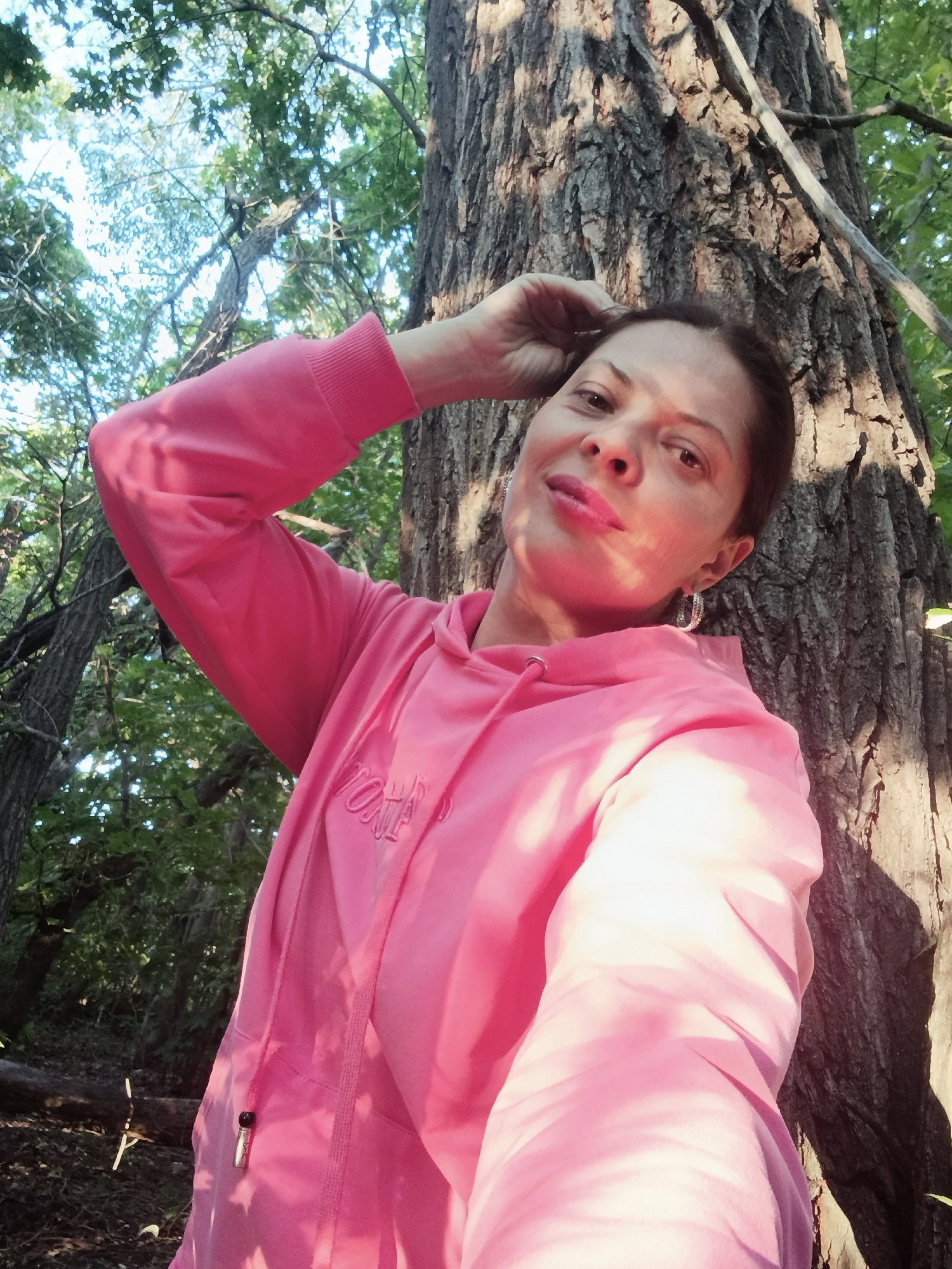 Selfie session in a Saratov forest, pink outfit, summer afternoon