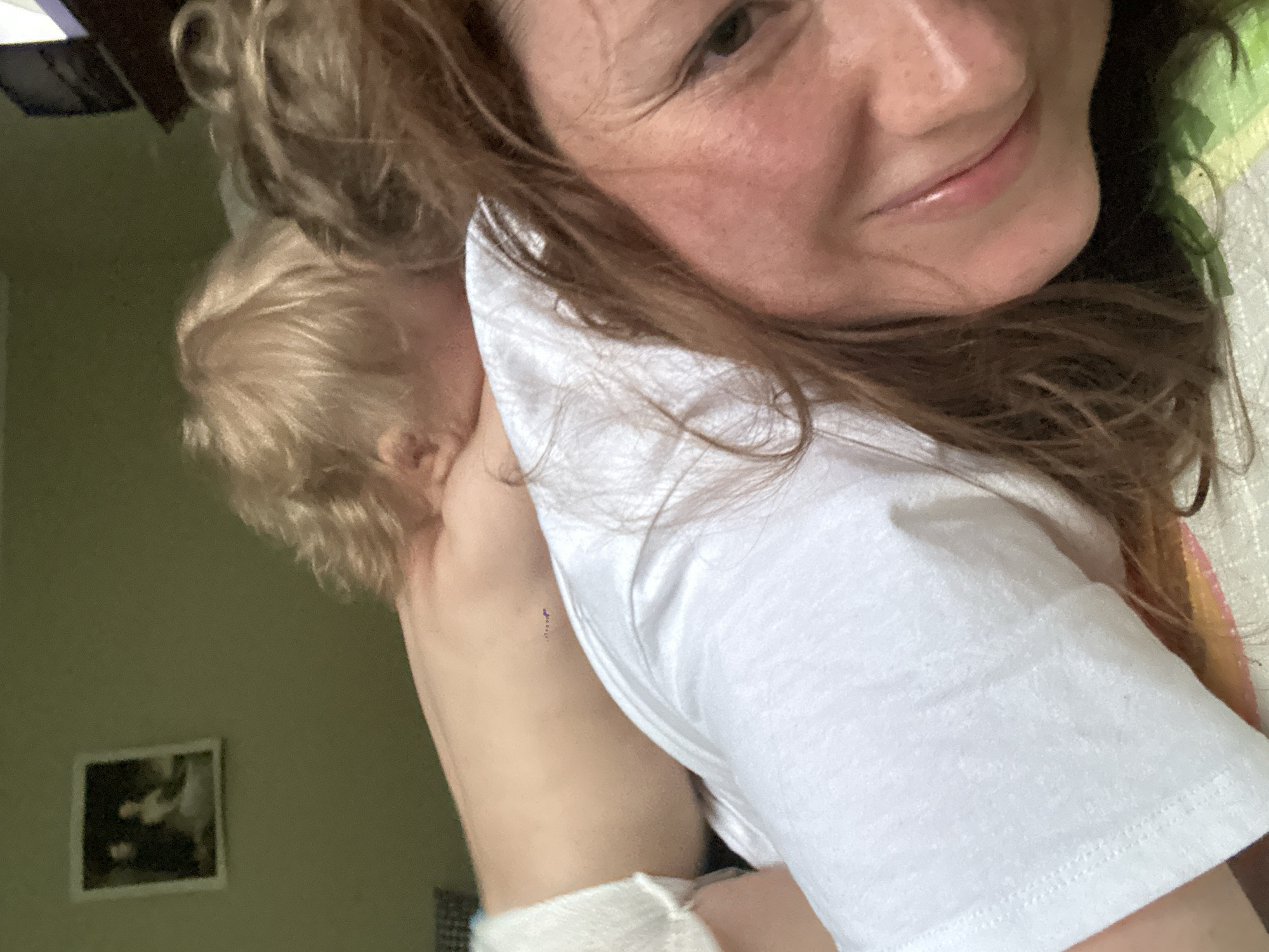 Mother and child share playful weekend moments in Nizhny Novgorod