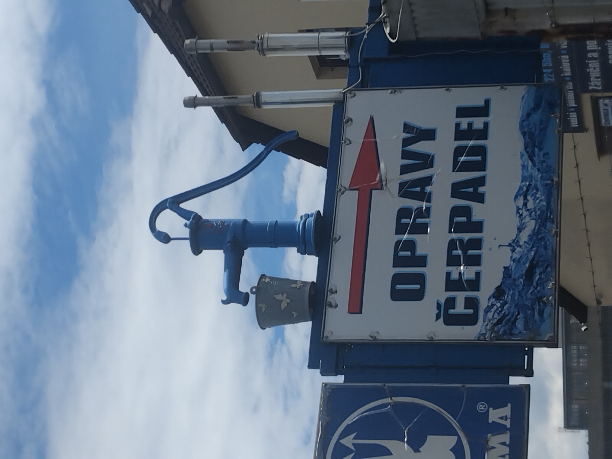 Morning walk through Pilsen's industrial outskirts