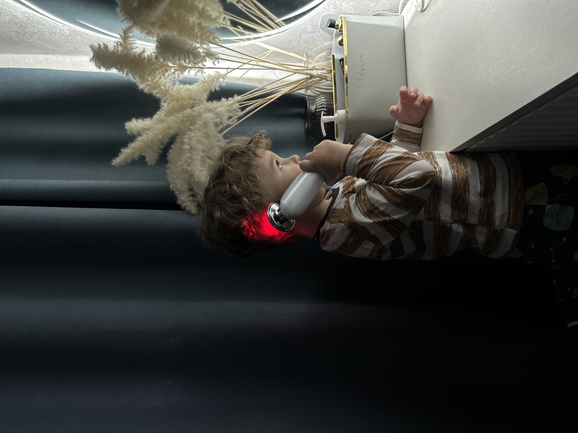 Mother and toddler share quiet afternoon moments in Klin home