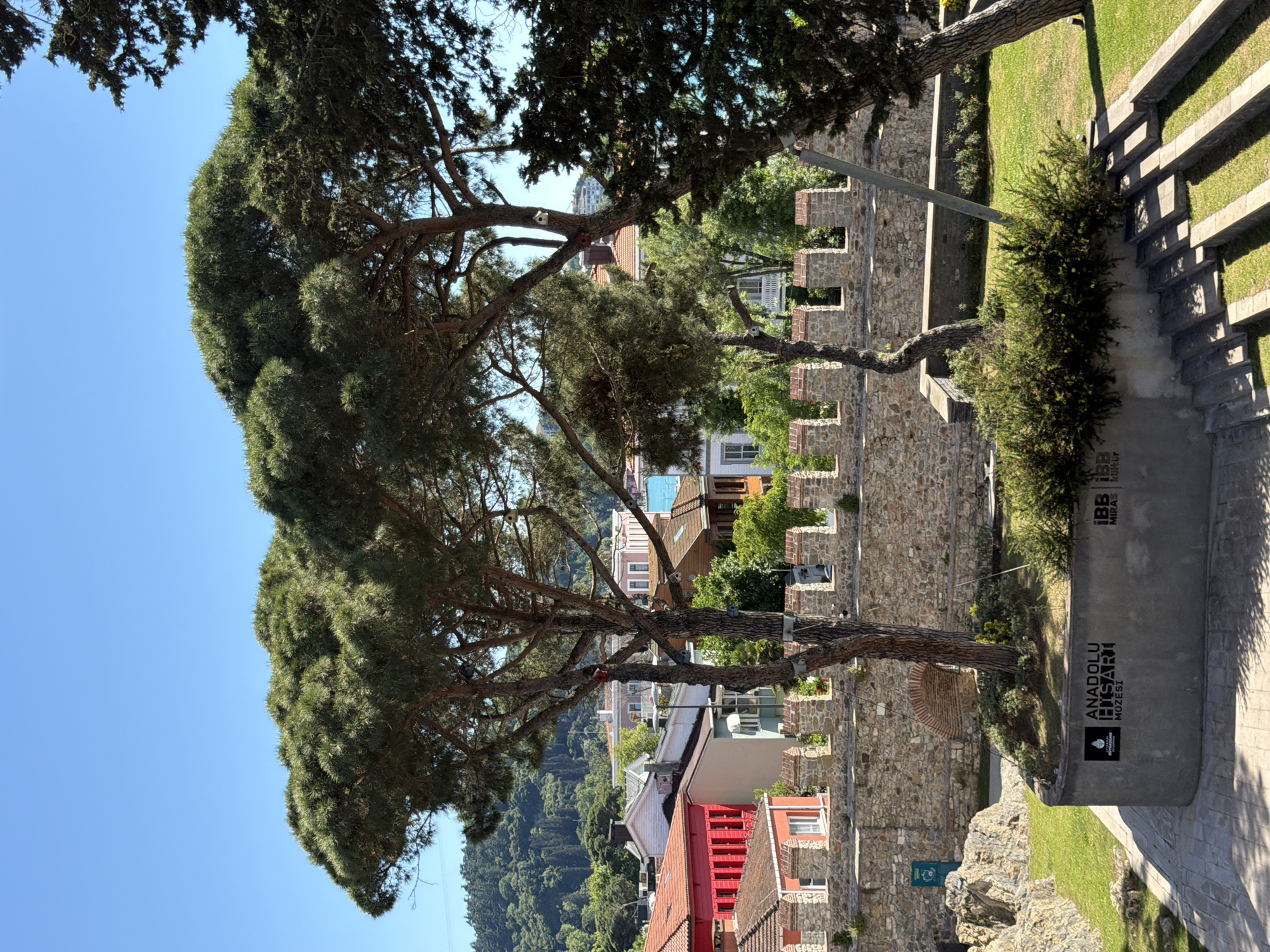 Historic fortress and palace grounds tour in Beykoz, Turkey