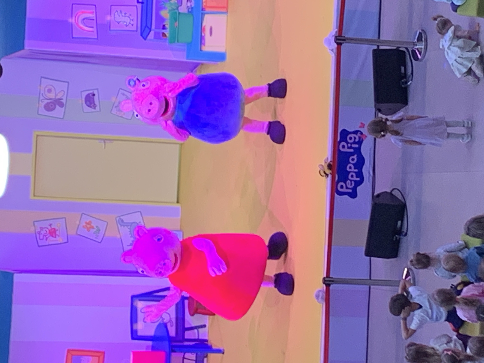Peppa Pig stage show draws crowds at Belgrade mall