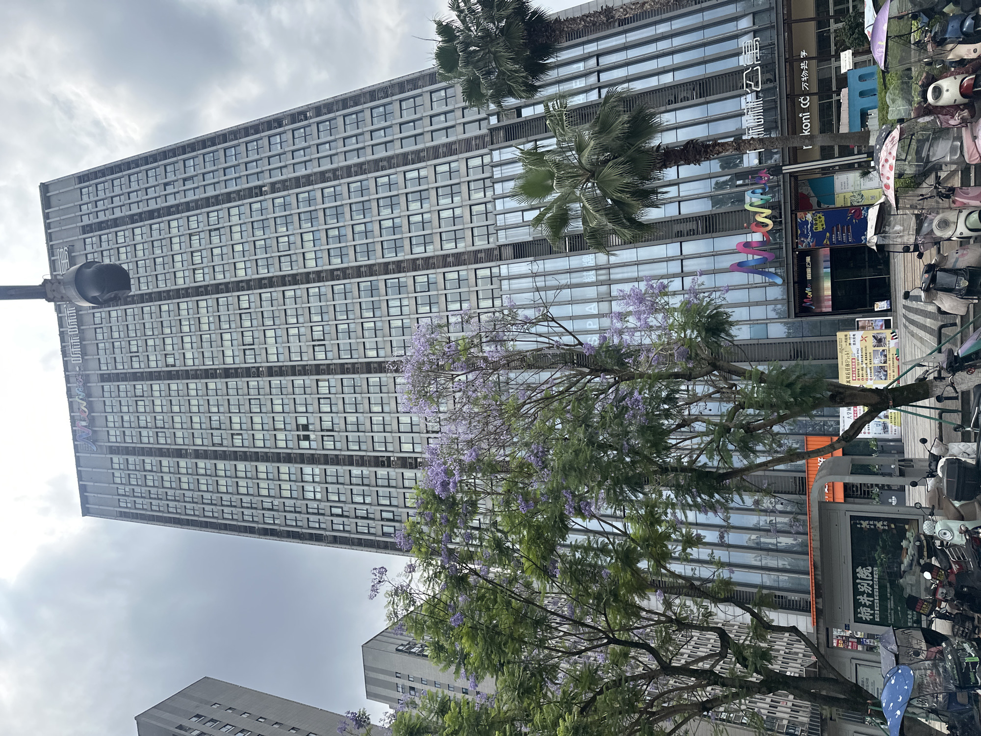 Morning street life documented in Chongqing High-tech Zone