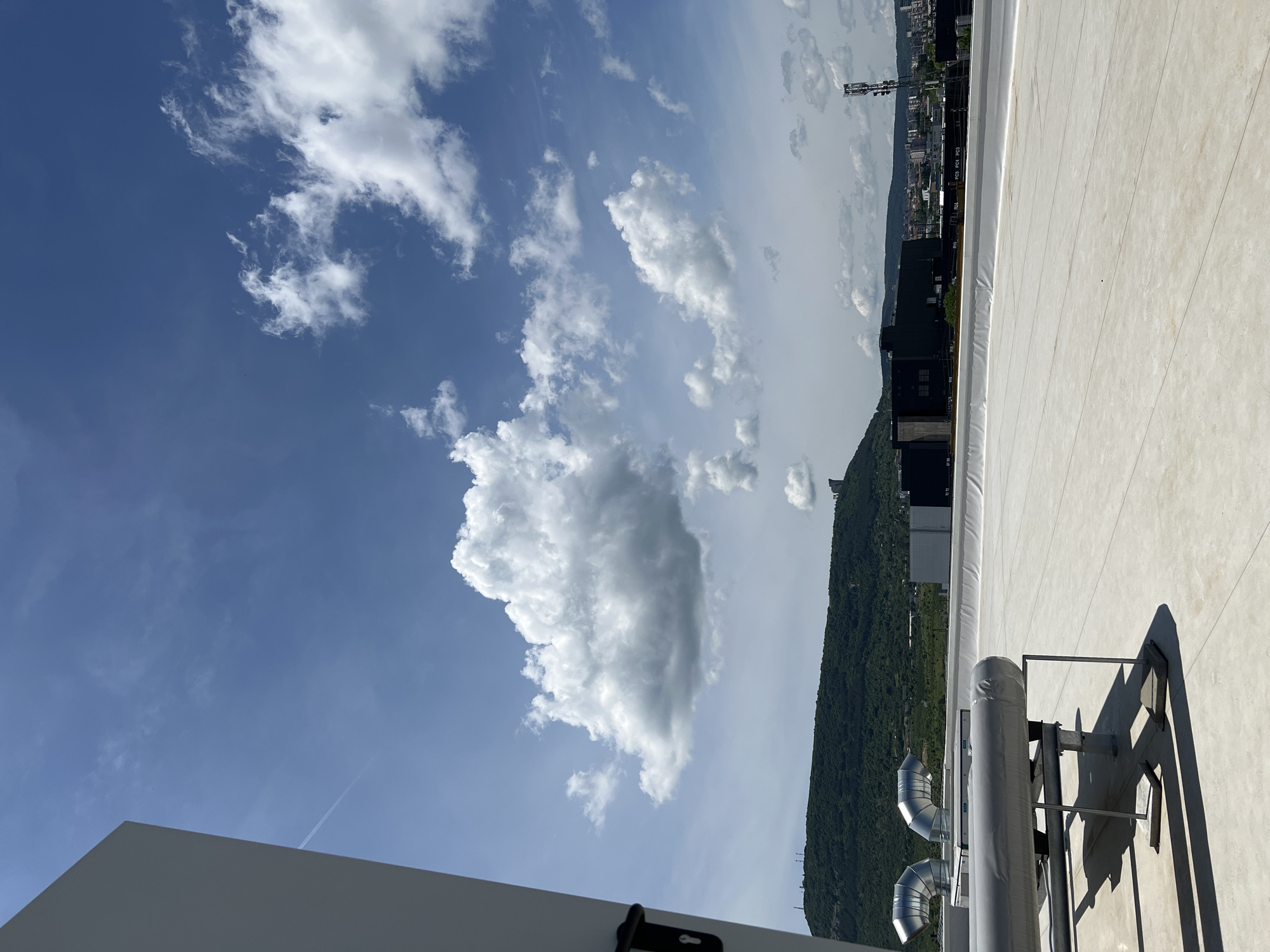 Rooftop observations document urban industrial landscape over 33 minutes