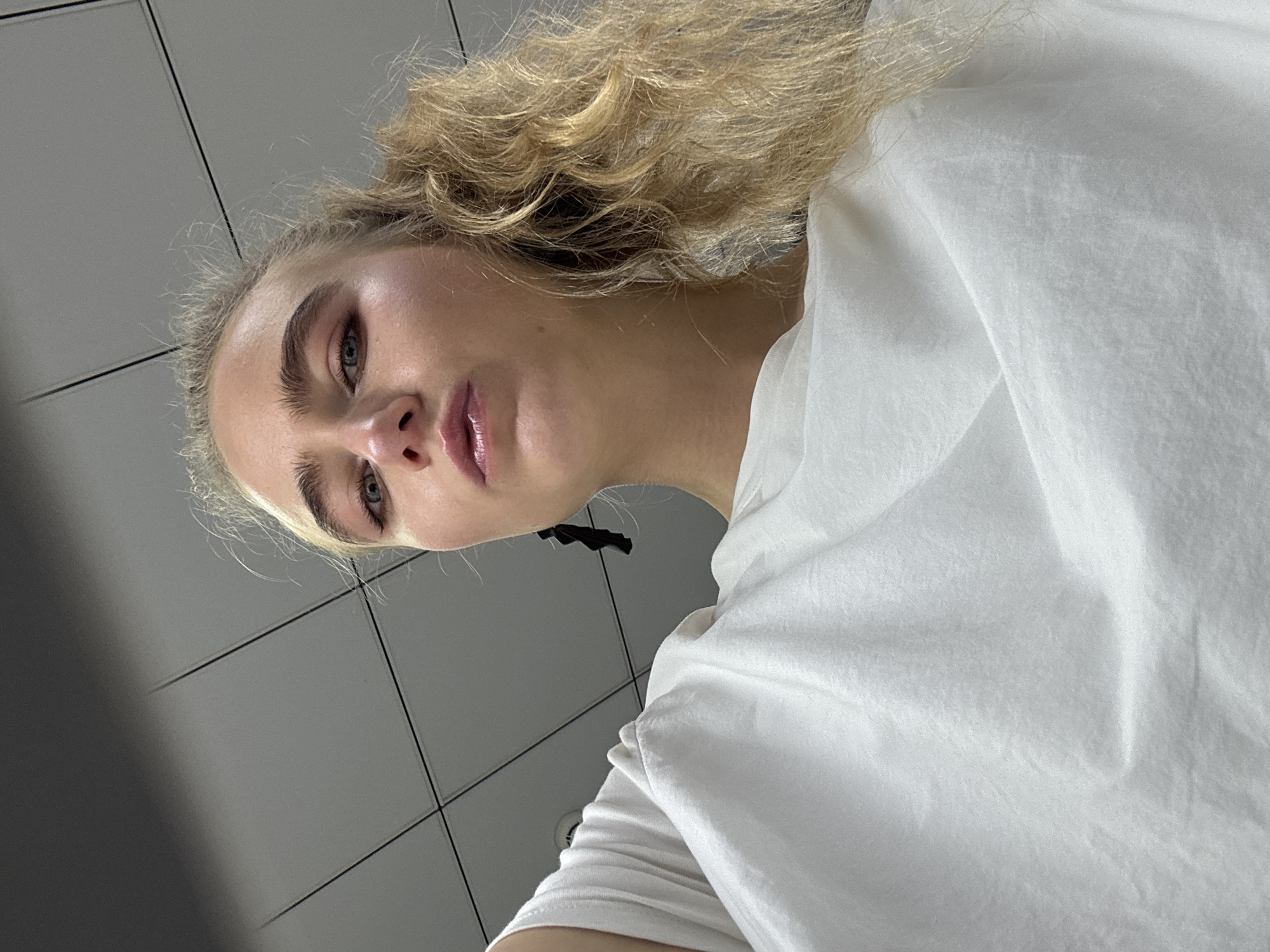 Woman documents nail salon visit with selfies and manicure