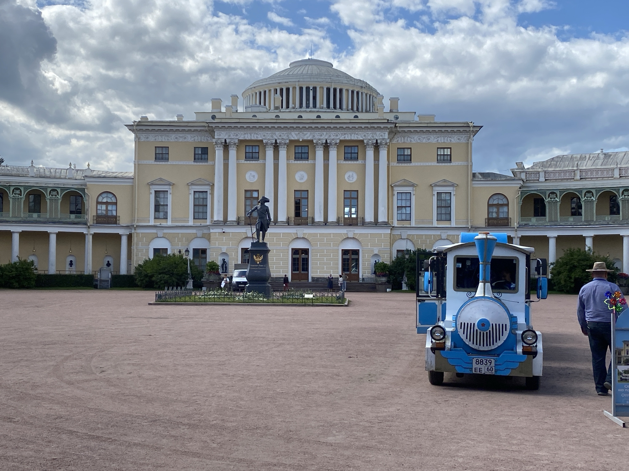 Morning at Pavlovsk Palace: gardens, tourist carts, and summer crowds