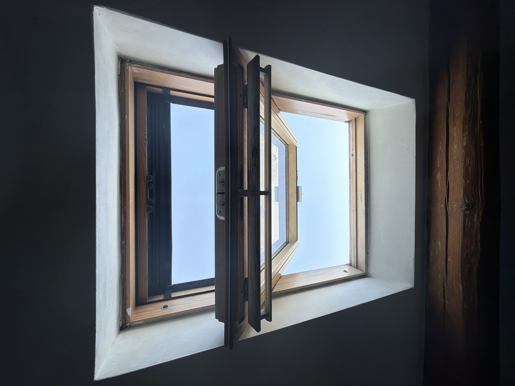 Milan resident captures quiet domestic moments, philosophical reflections