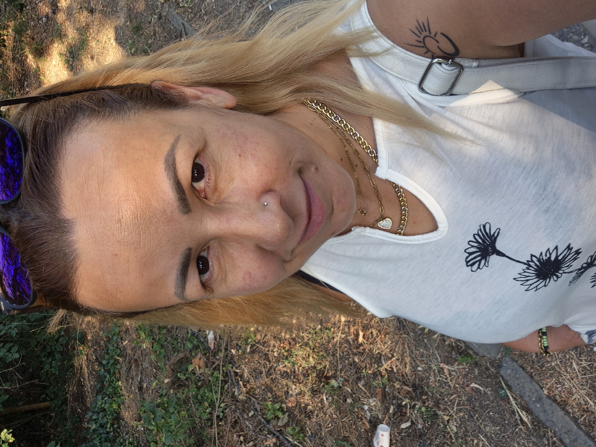 Sunny outdoor hangout: selfies, wildflowers, and a casual stop.