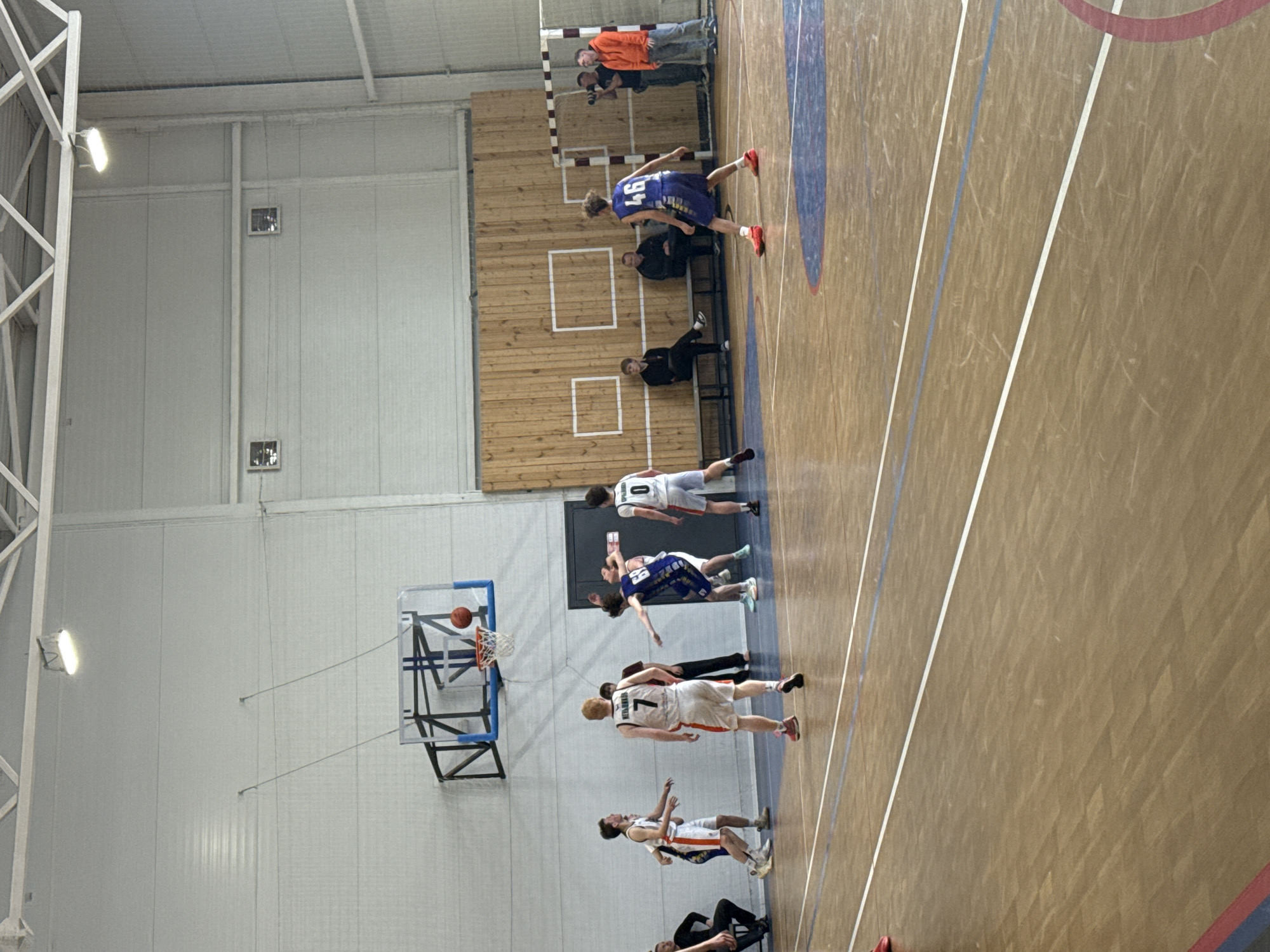 Youth basketball game held in Votkinsk gymnasium early morning