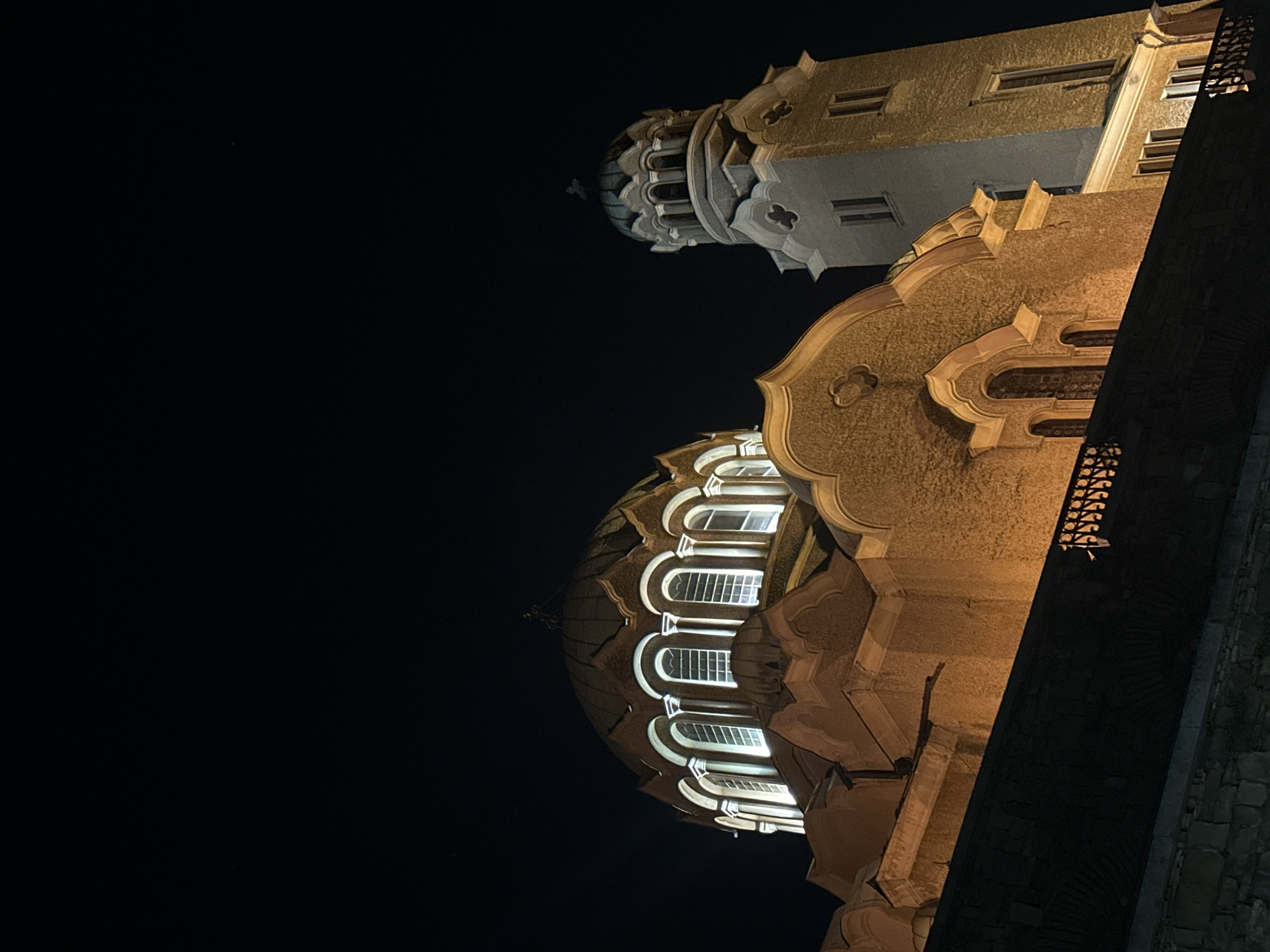 Evening scenes documented across Veliko Tarnovo, Bulgaria