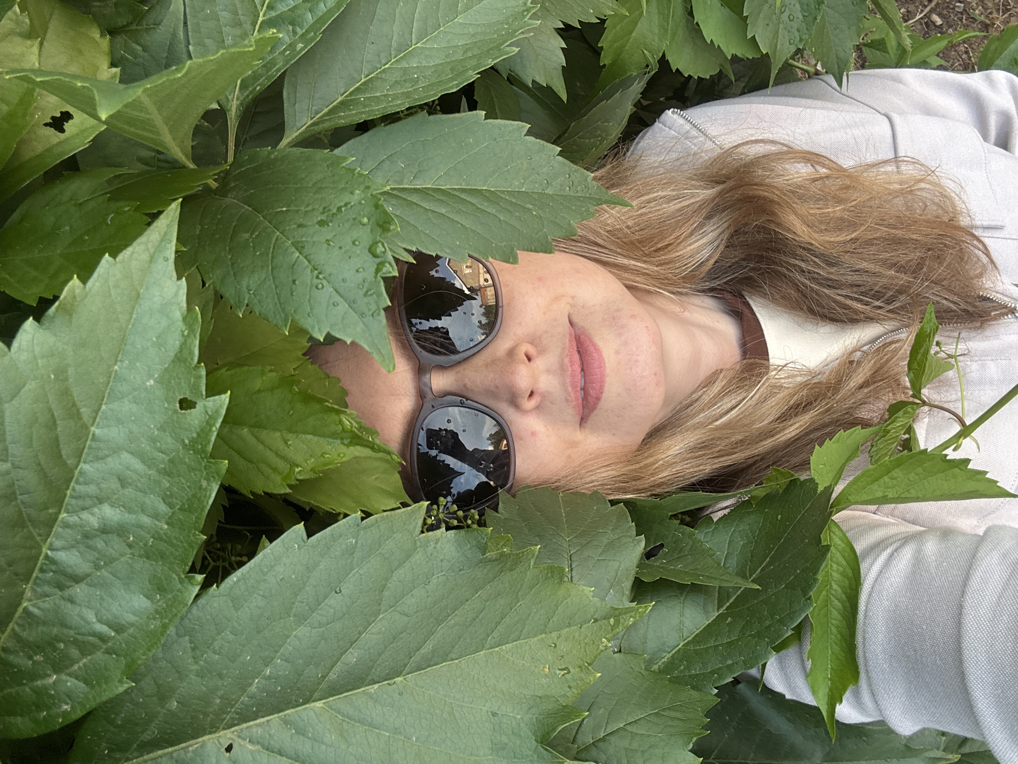 Indoor selfies and garden photography session in Chaikovsky