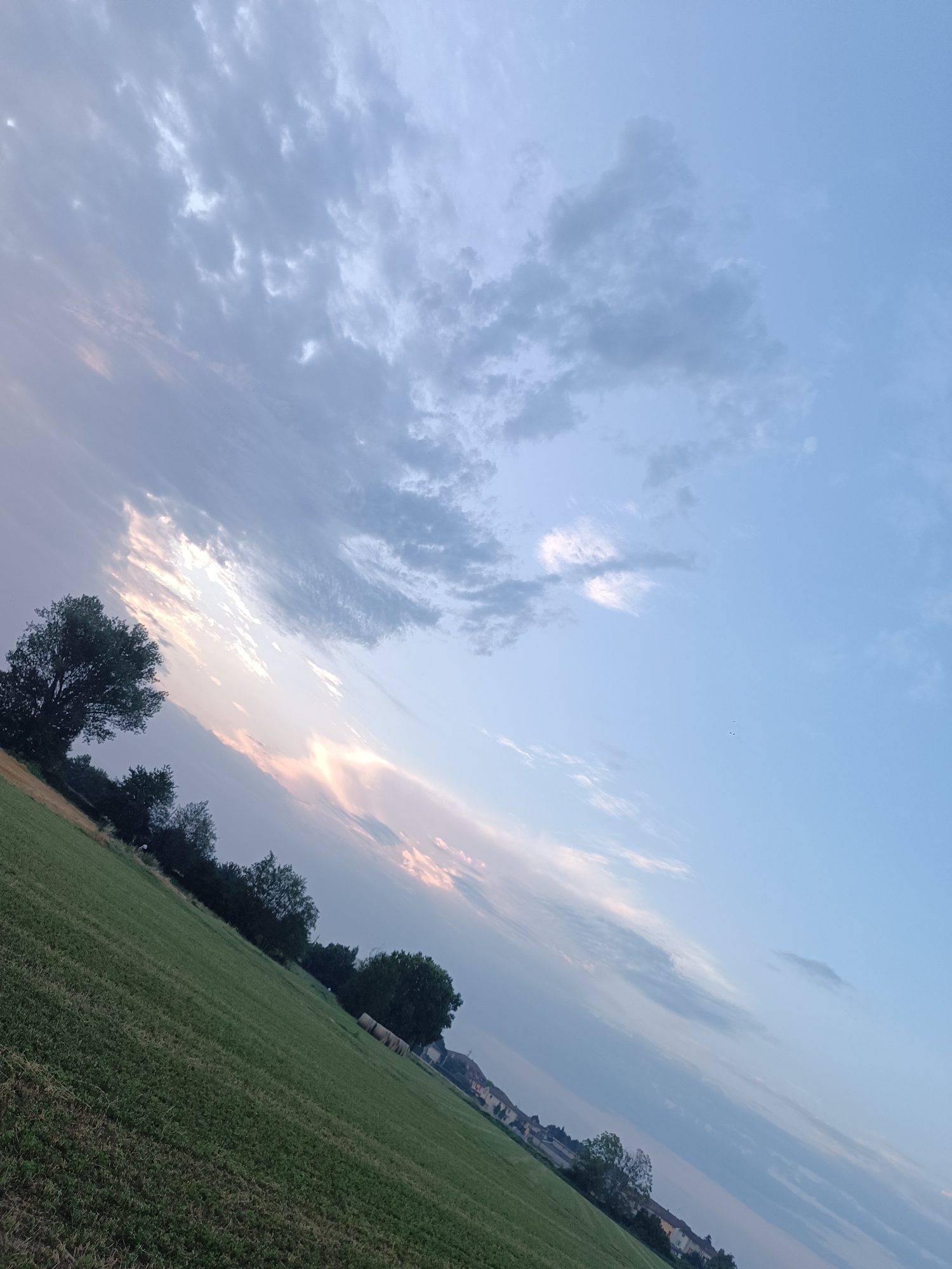 Sunrise skies and open fields on the edge of Viadana