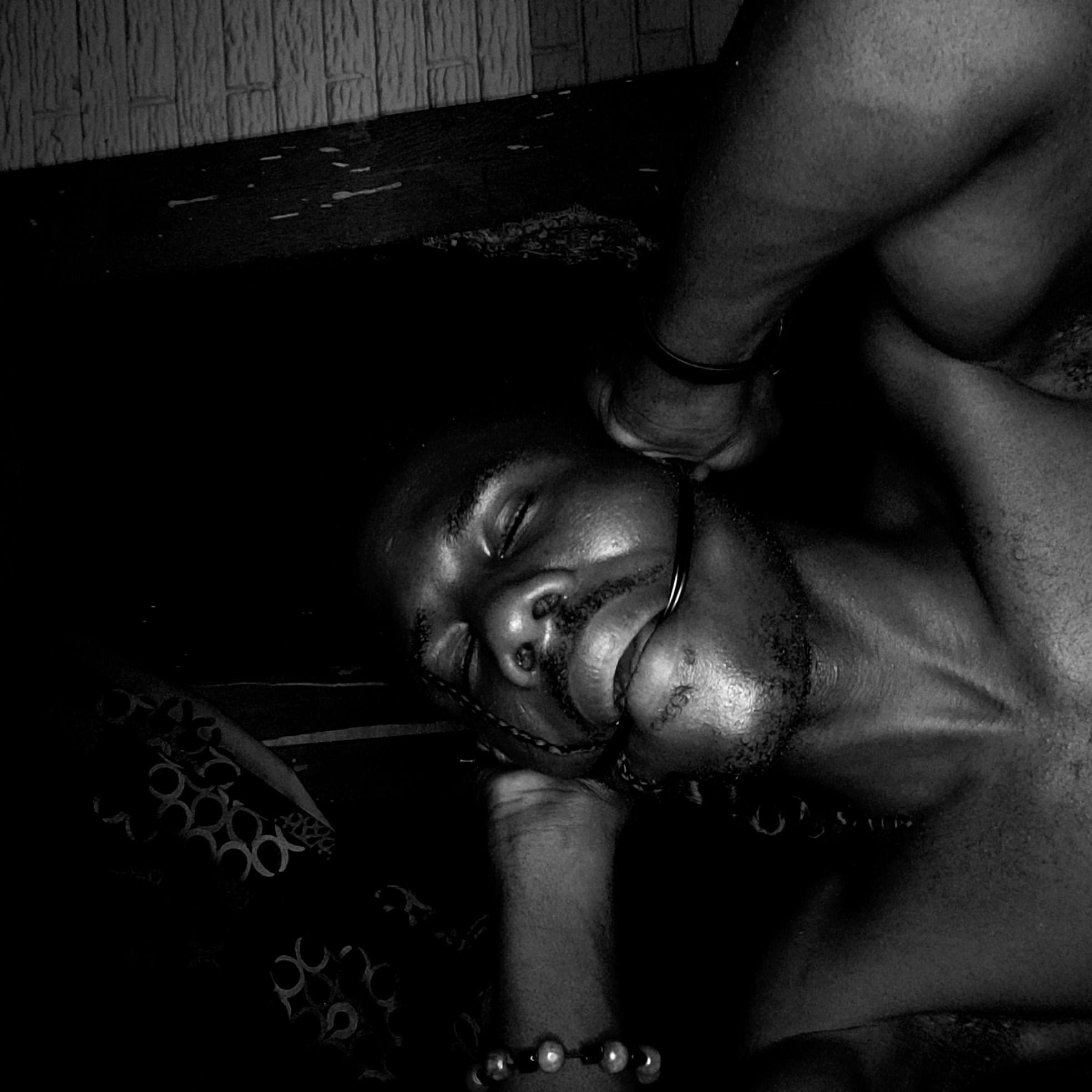Portrait session documented in black and white photographs in Narayi