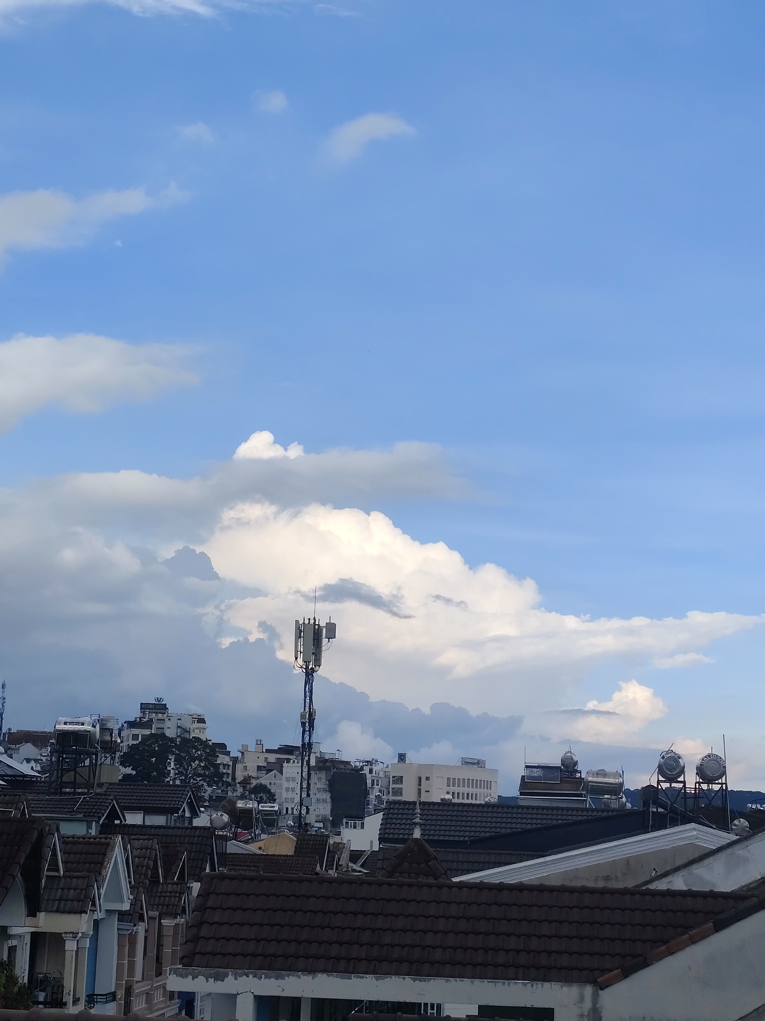 Morning cityscape views captured across Da Lat residential areas