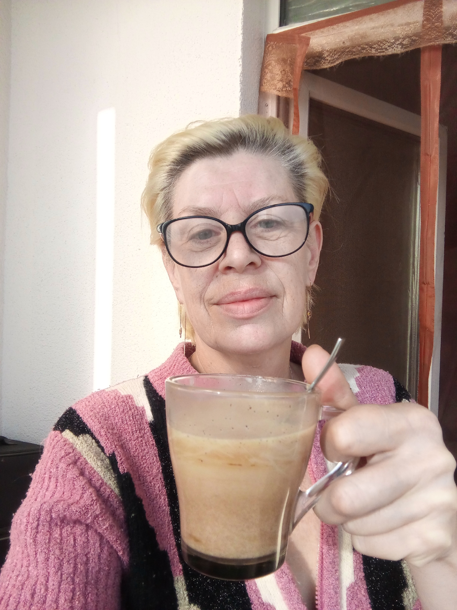 Woman enjoys hot beverage in early morning Kommunar
