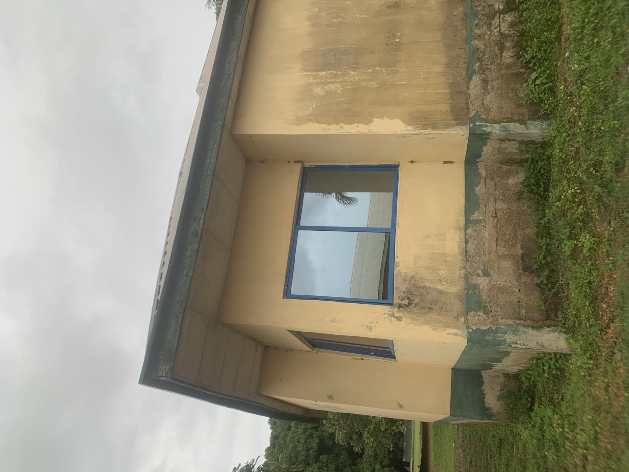 Street-level look at Serti, Nigeria, around a school compound