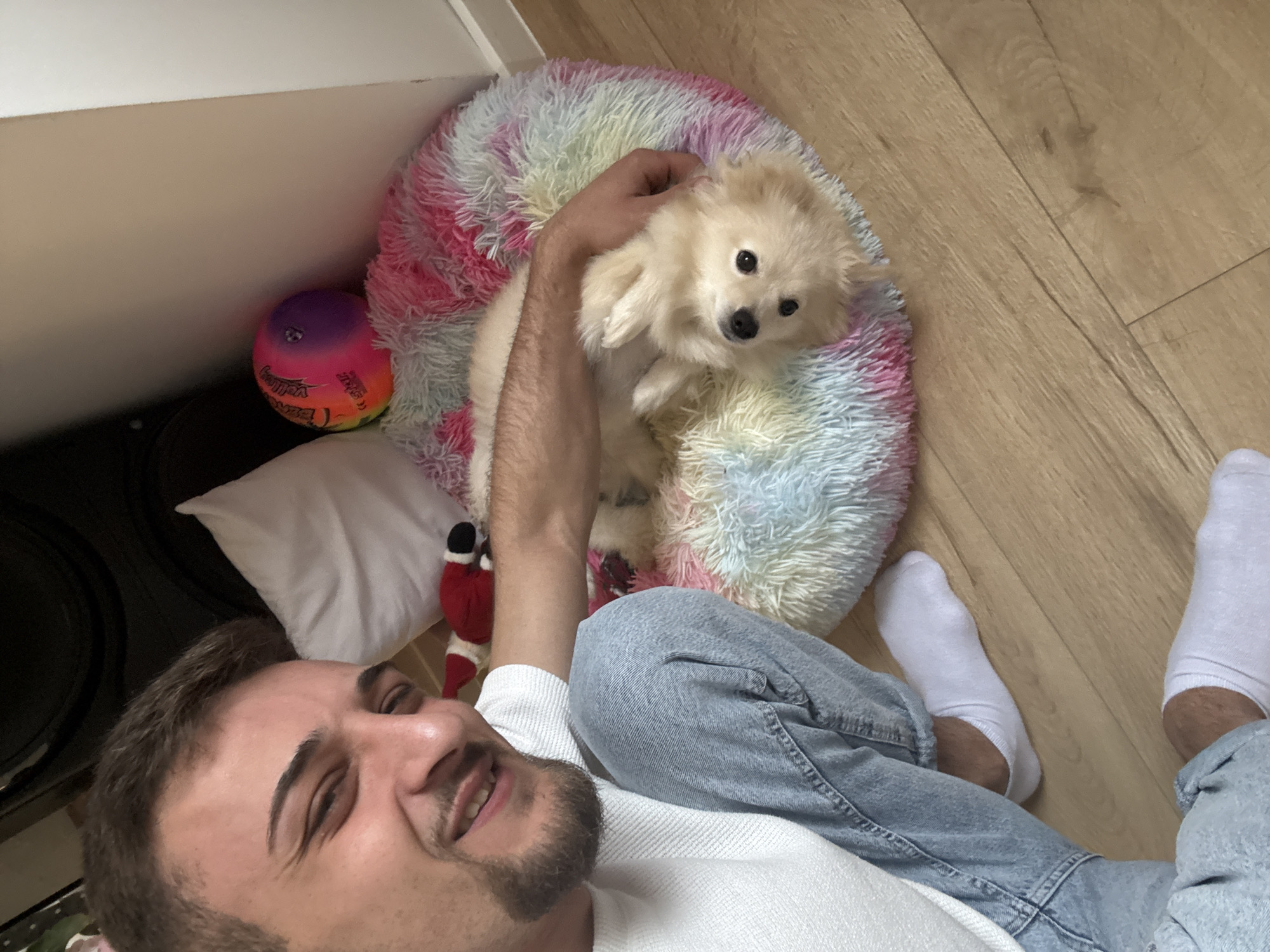 Casual indoor moments captured across Varna throughout Friday afternoon