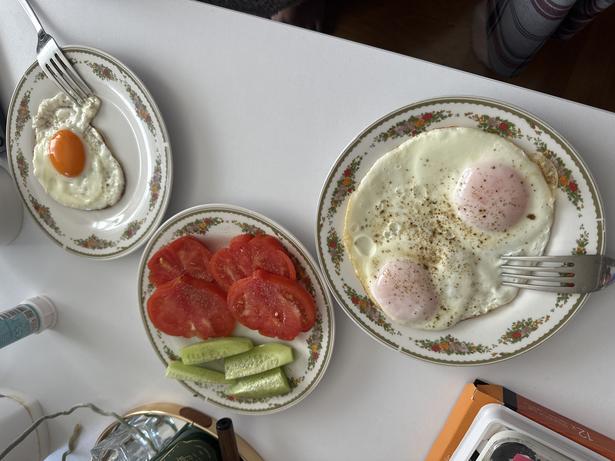 Morning meals documented in Budva: breakfast and sushi takeout