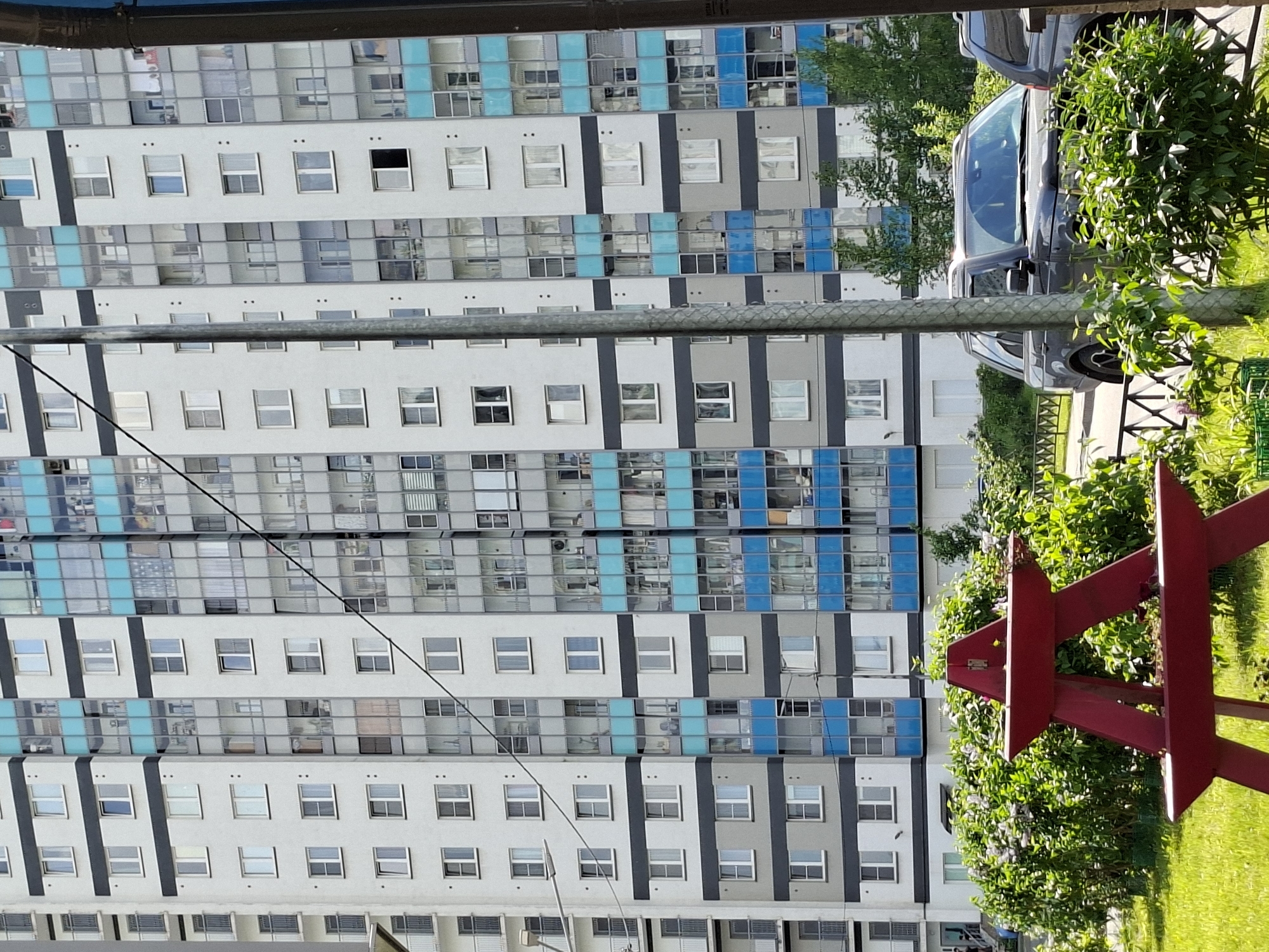 Residential scenes documented in Saint Petersburg neighborhood