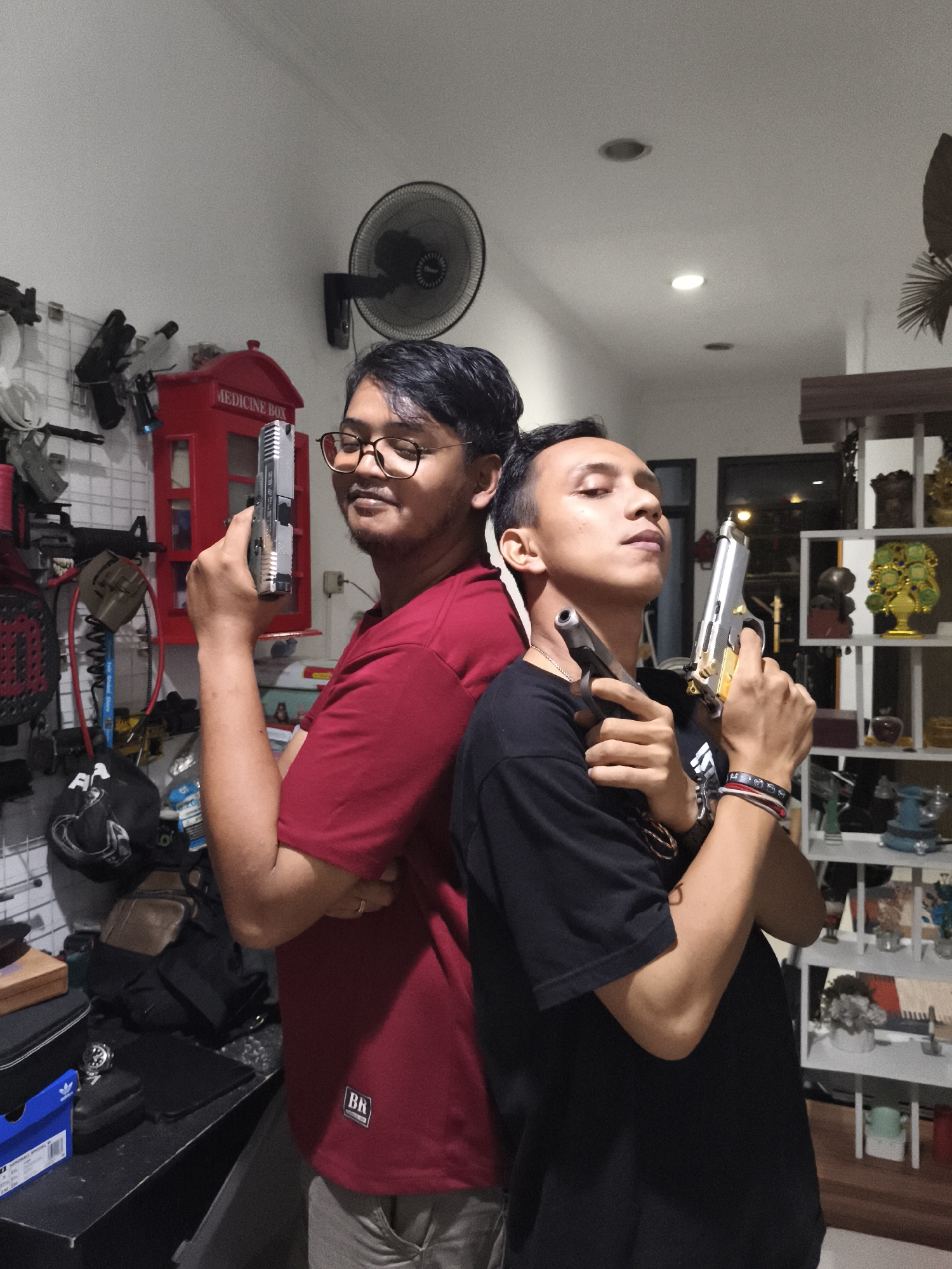 West Jakarta home mixes decorative décor with airsoft gun collection