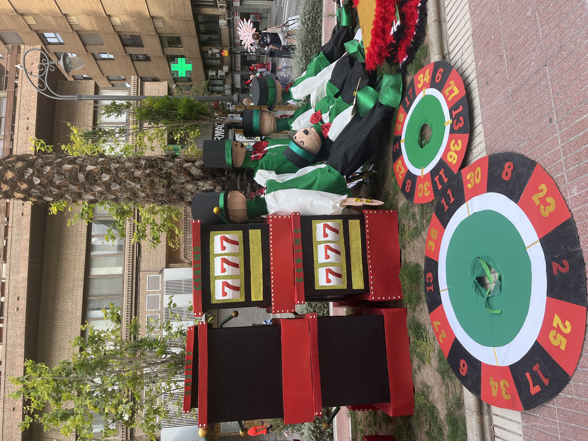 Casino-themed costume parade draws crowds in Alicante streets