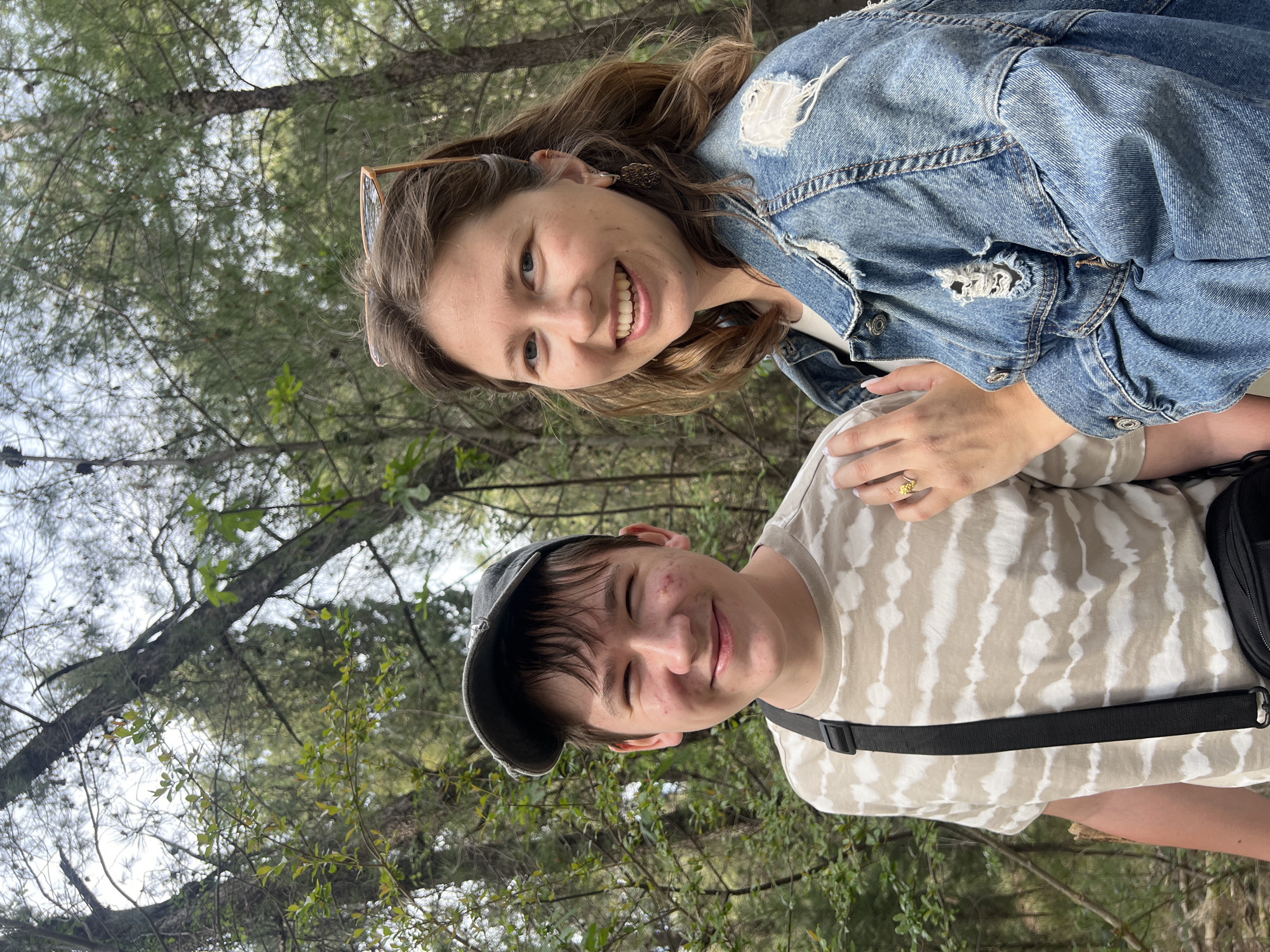 Couple in park, airplane overhead observed in Podgorica