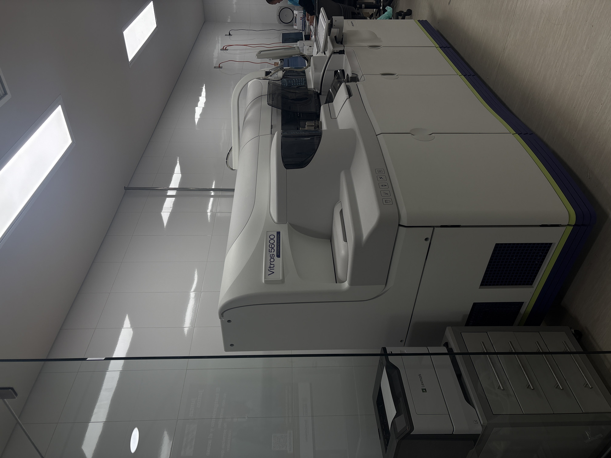 Medical analyzer equipment spotted in Puebla laboratory