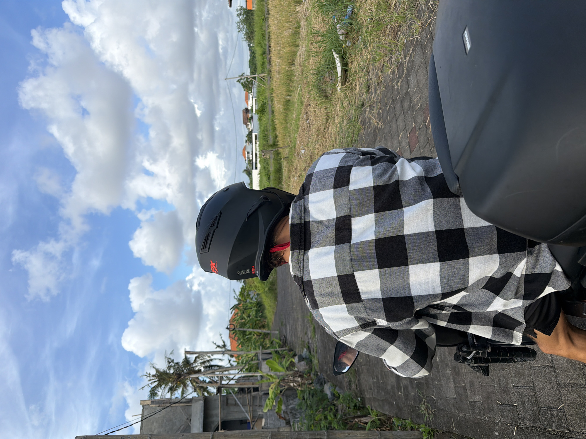 Person on black scooter observed in Mengwi, Indonesia