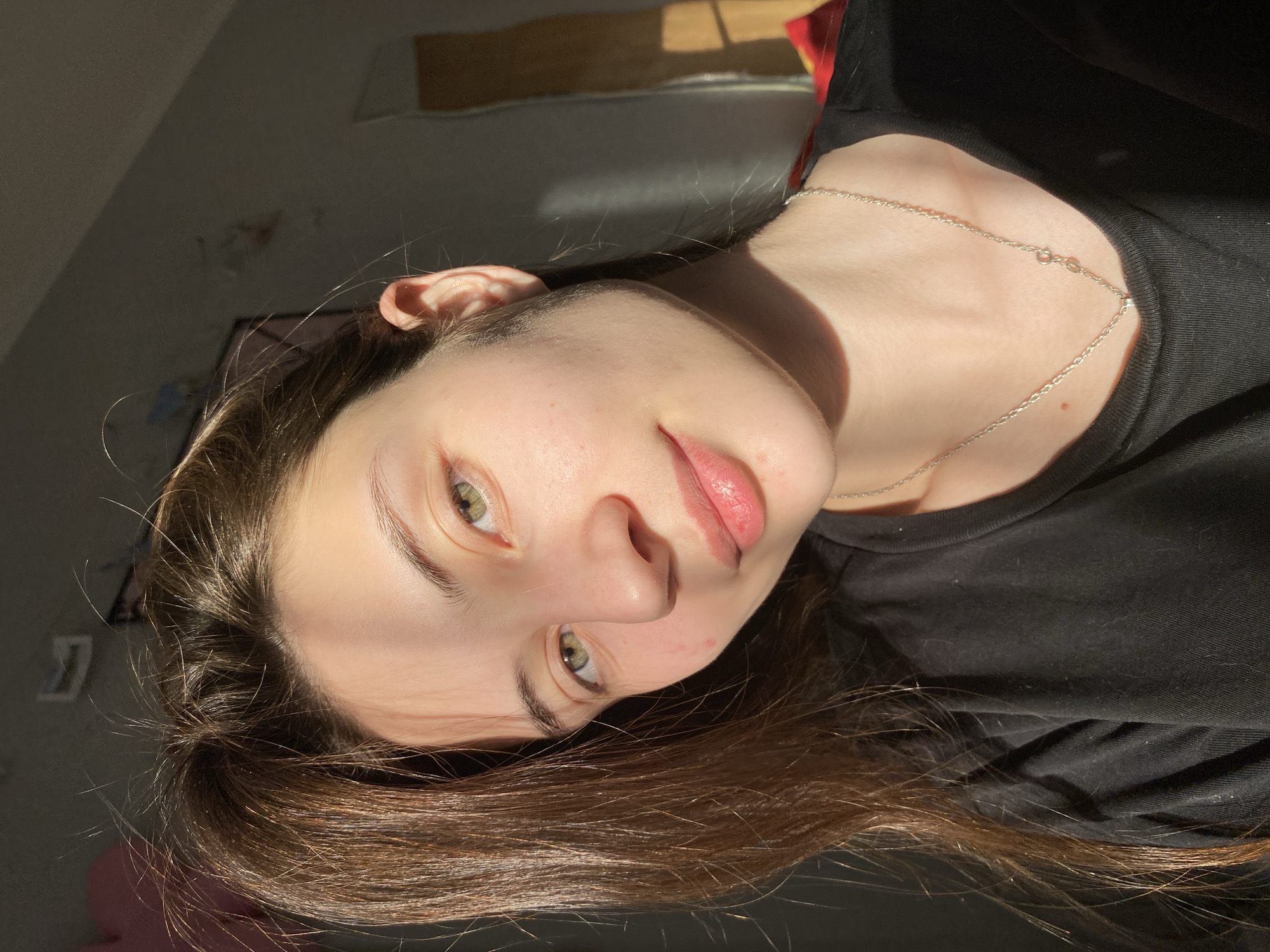 Woman takes 30 selfies during hour-long photo session in Votkinsk