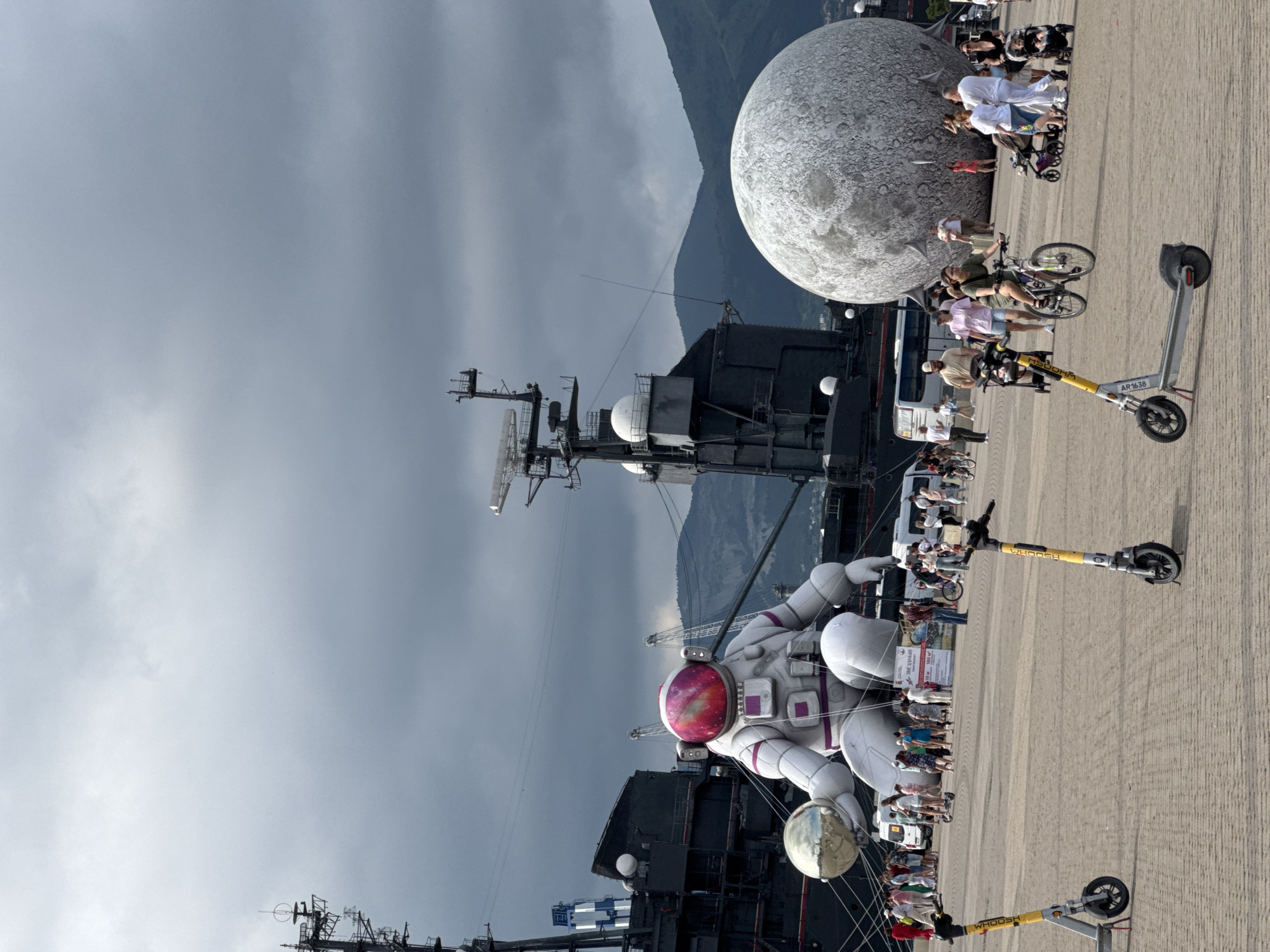 Weekend waterfront activities documented in Novorossiysk embankment area
