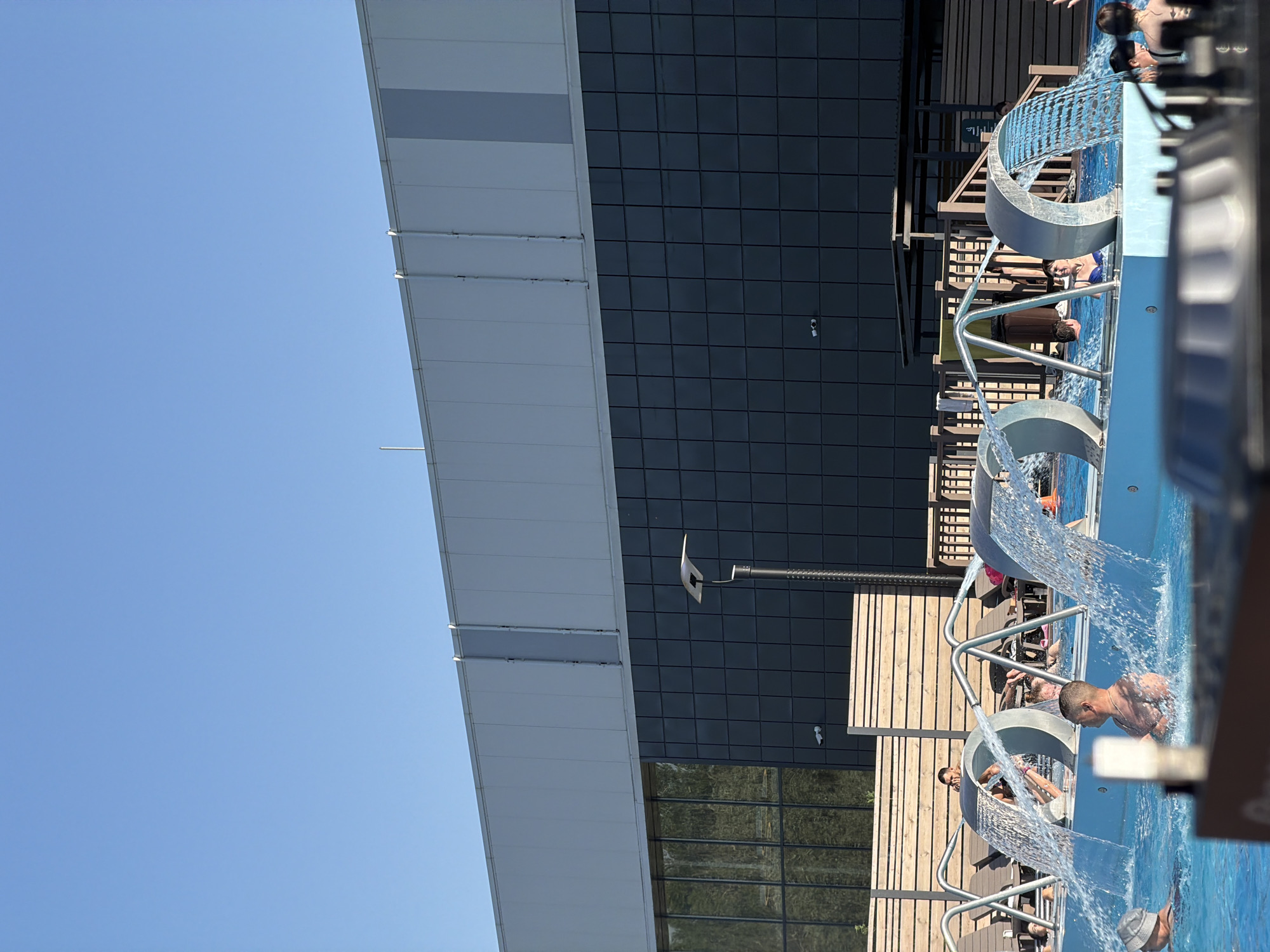 Pool party with DJ draws crowds to Kazan waterpark
