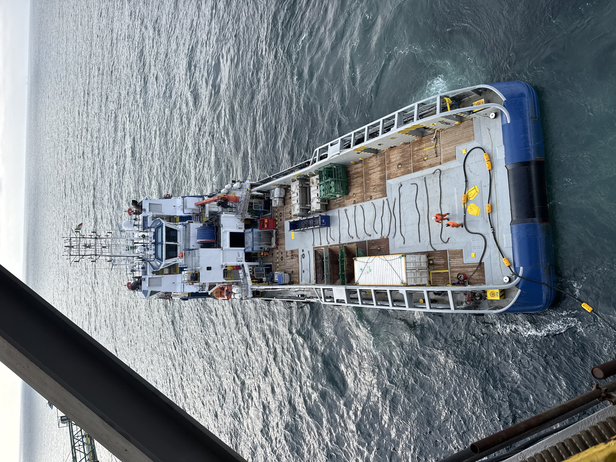 Offshore support vessel observed in Italian coastal waters