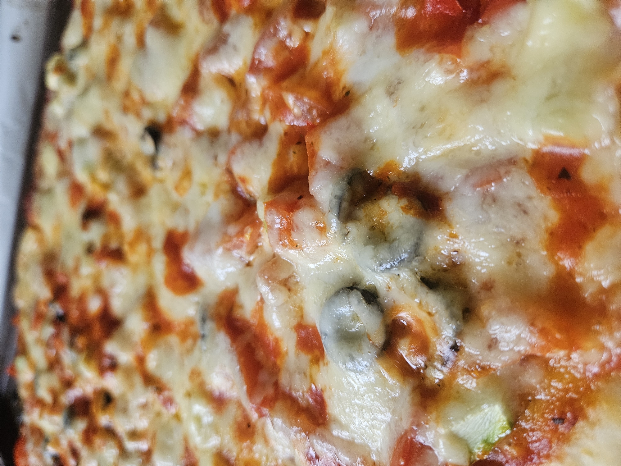 Home pizza making documented in Russian town afternoon