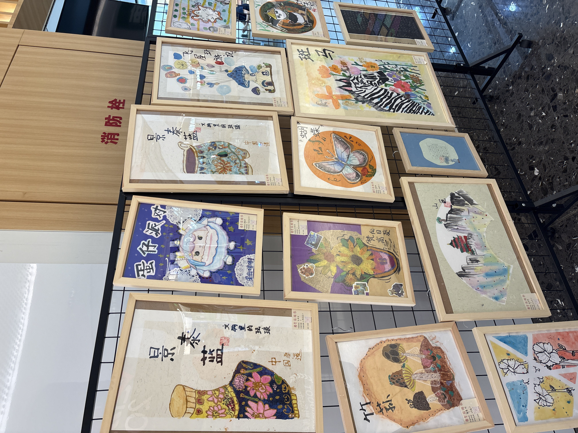 Art display and grocery browsing inside a Minhang District space
