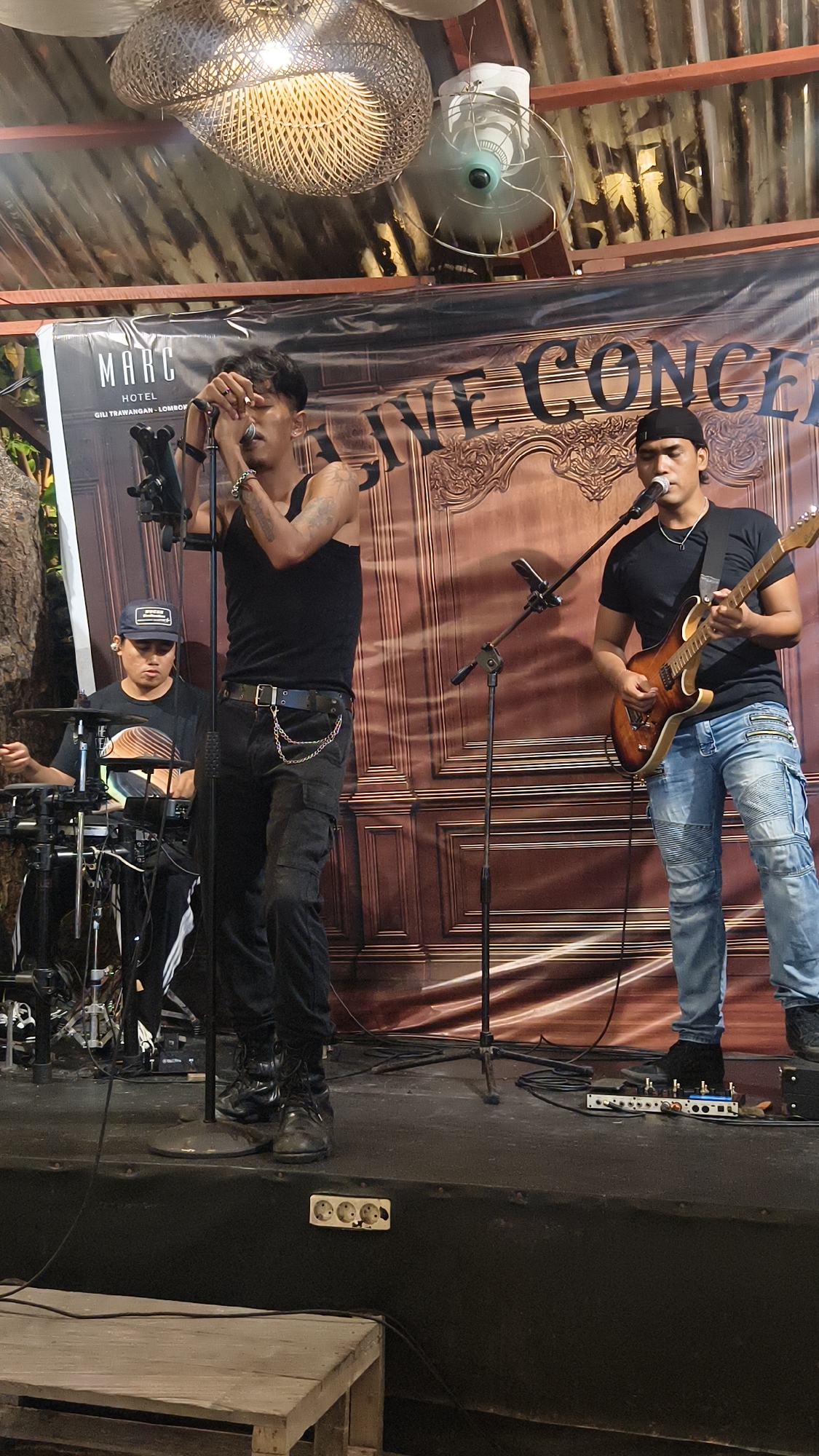 Live band performs afternoon show in Indonesia