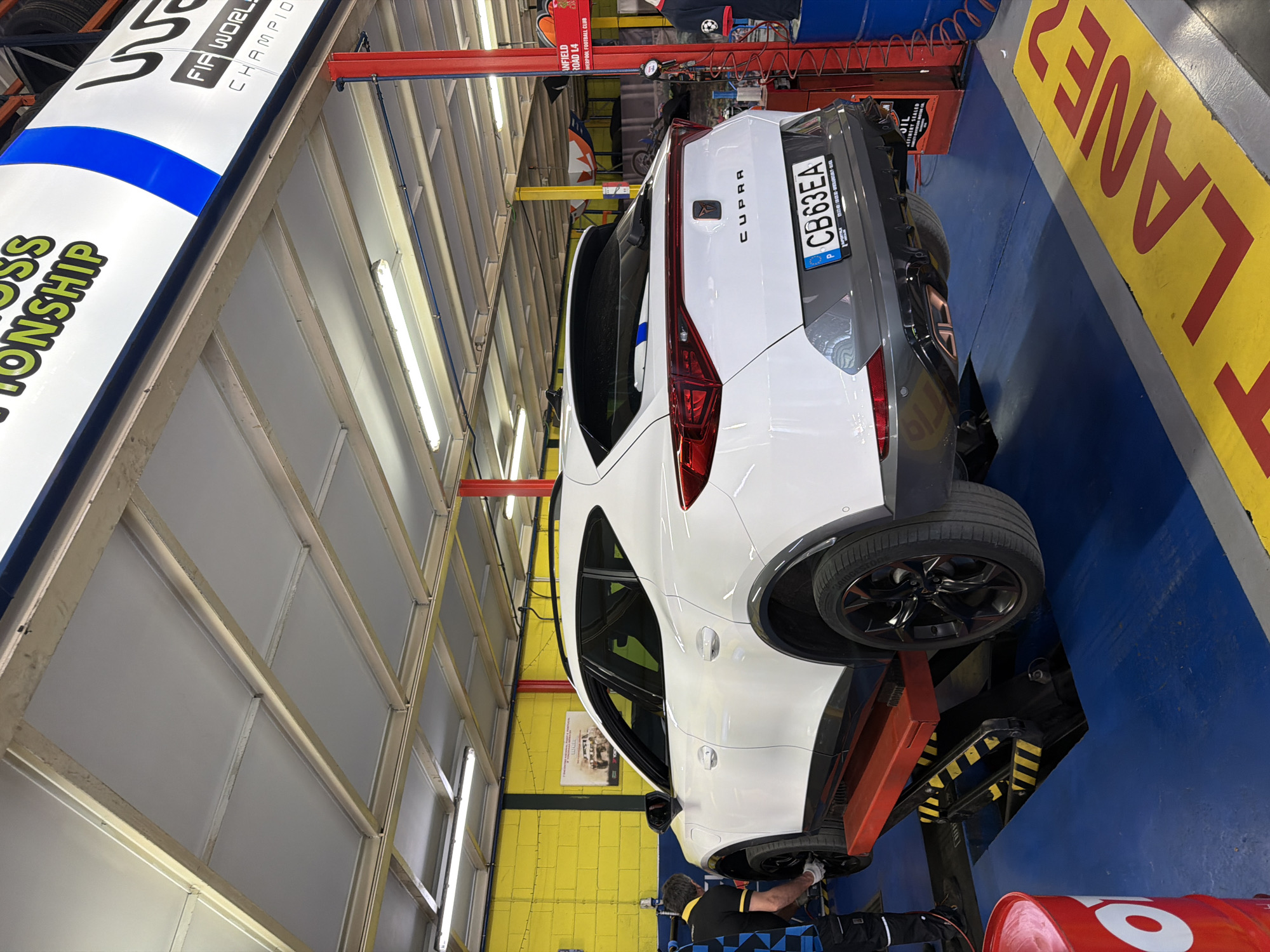 Car service routine documented at Vila Real auto shop