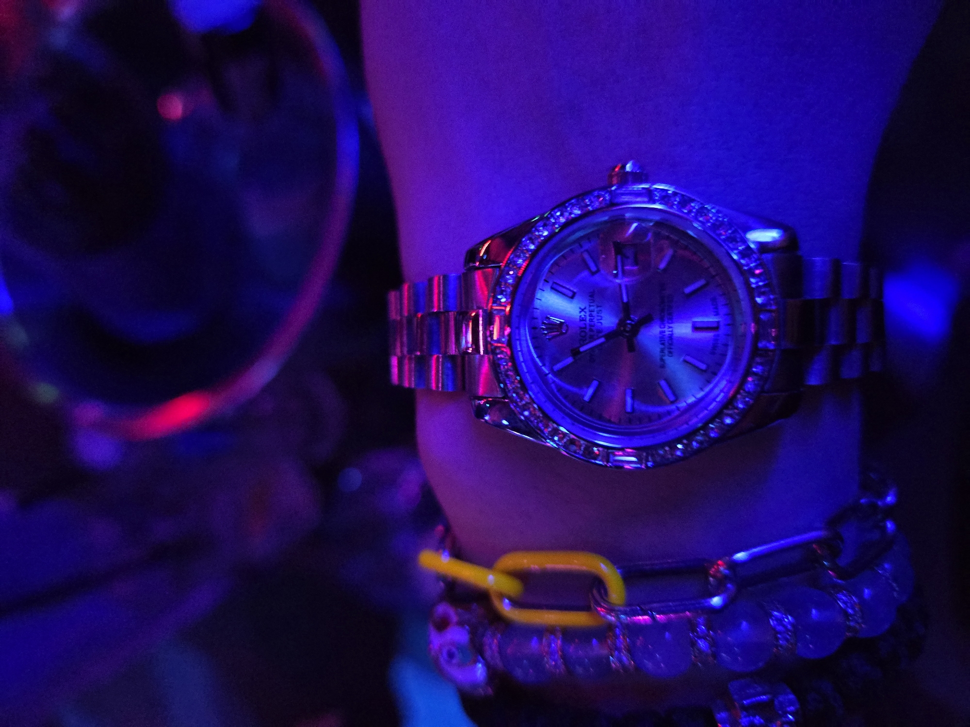 Night out documented at Varna nightclub with jewelry display