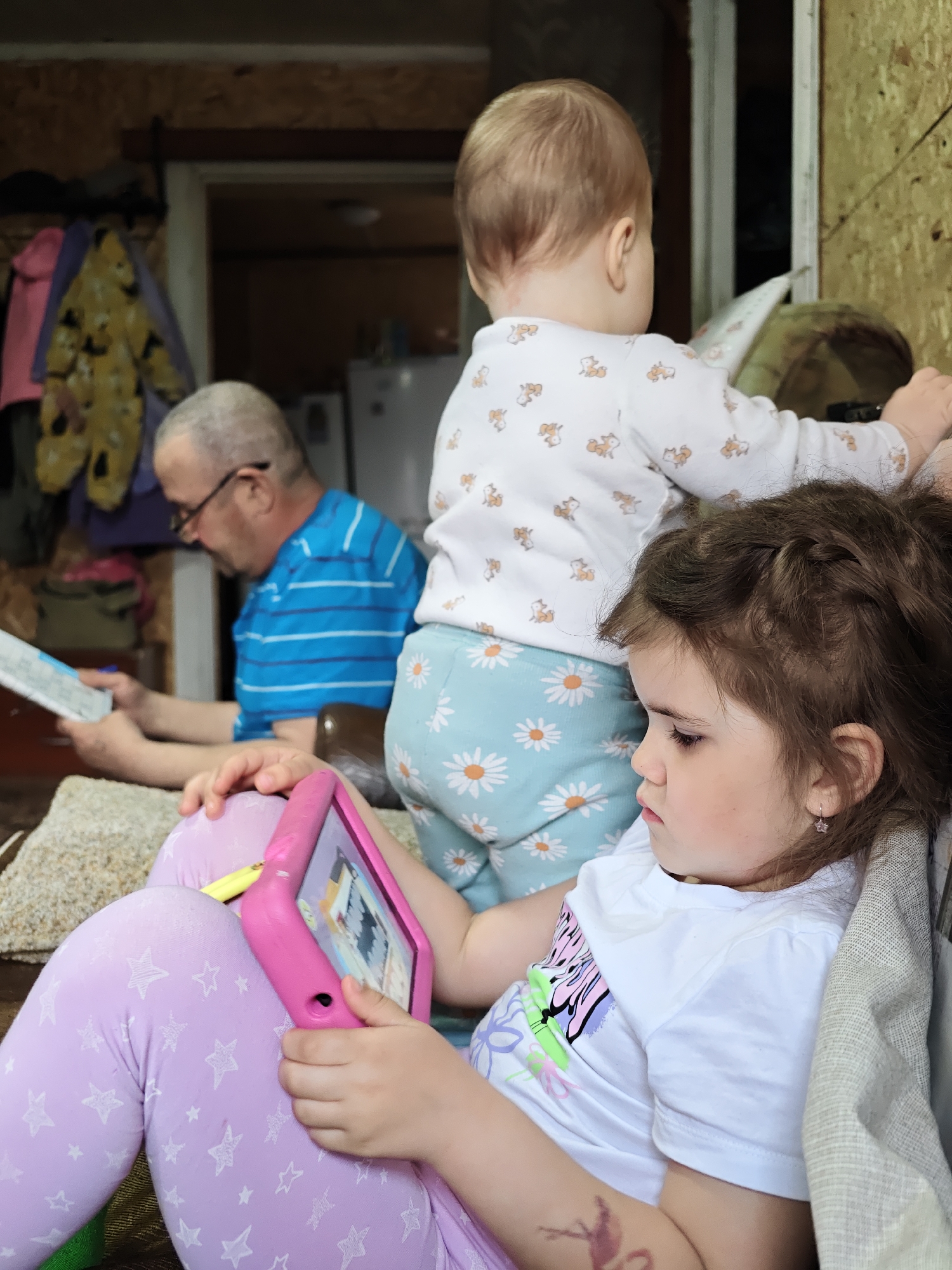 Family mealtime and play documented in Russian household