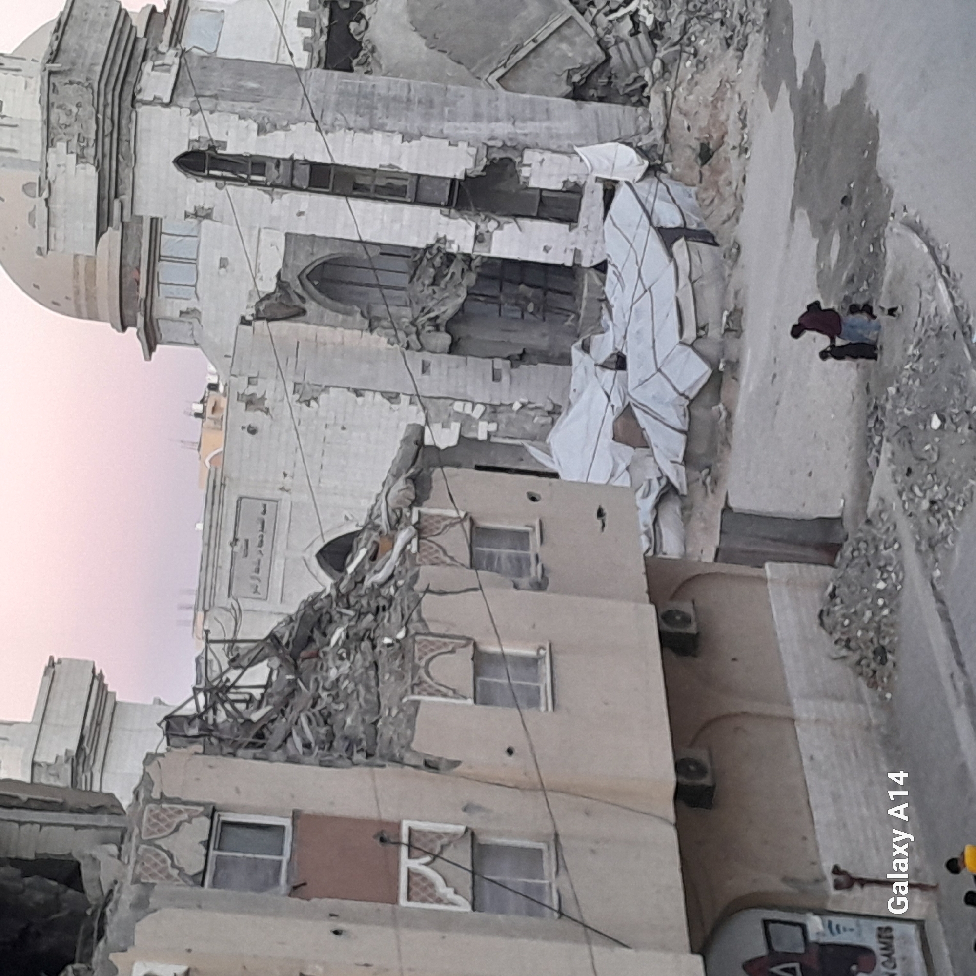 Daily life documented in Khan Yunis amid mixed infrastructure