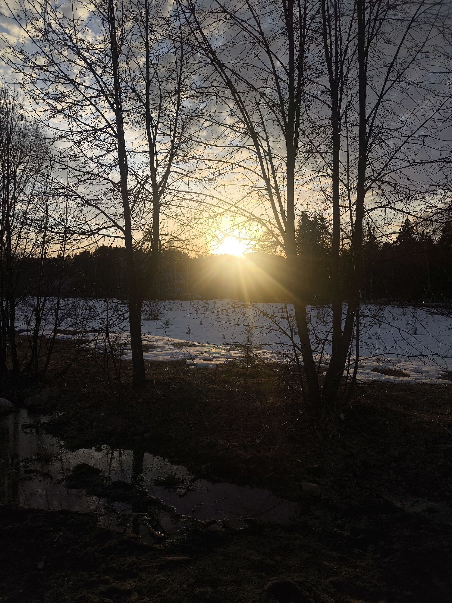 Sunset scenes and meal documented across Chaikovsky, Russia