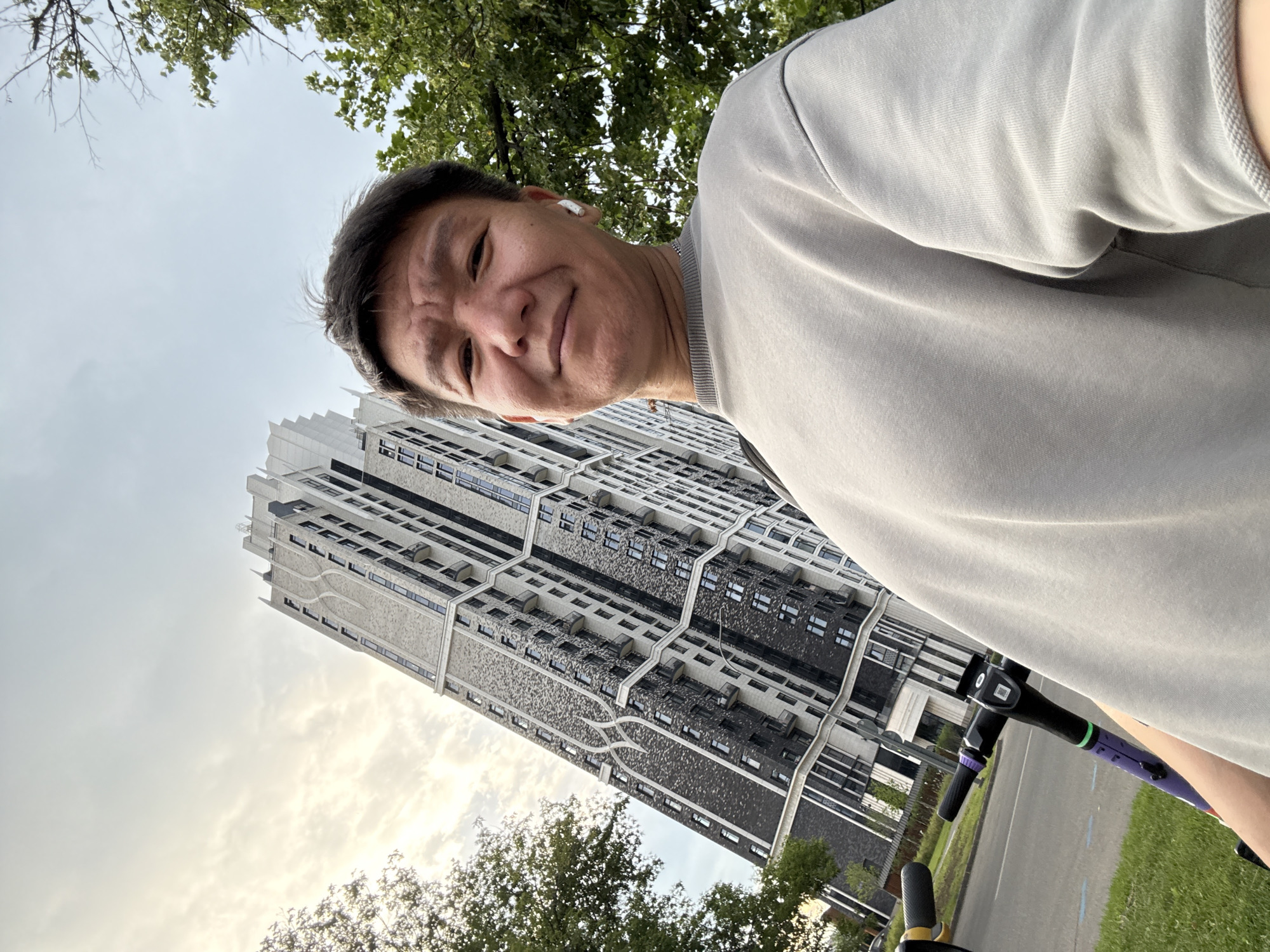 Afternoon out in Khimki — transit, streets, and local scenes