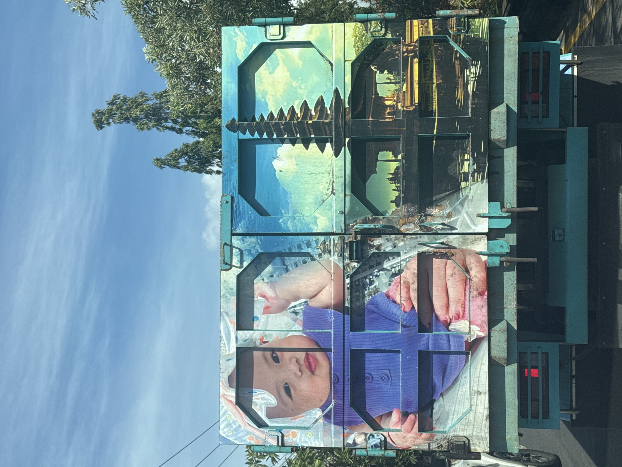 Decorated truck spotted on Denpasar street early morning